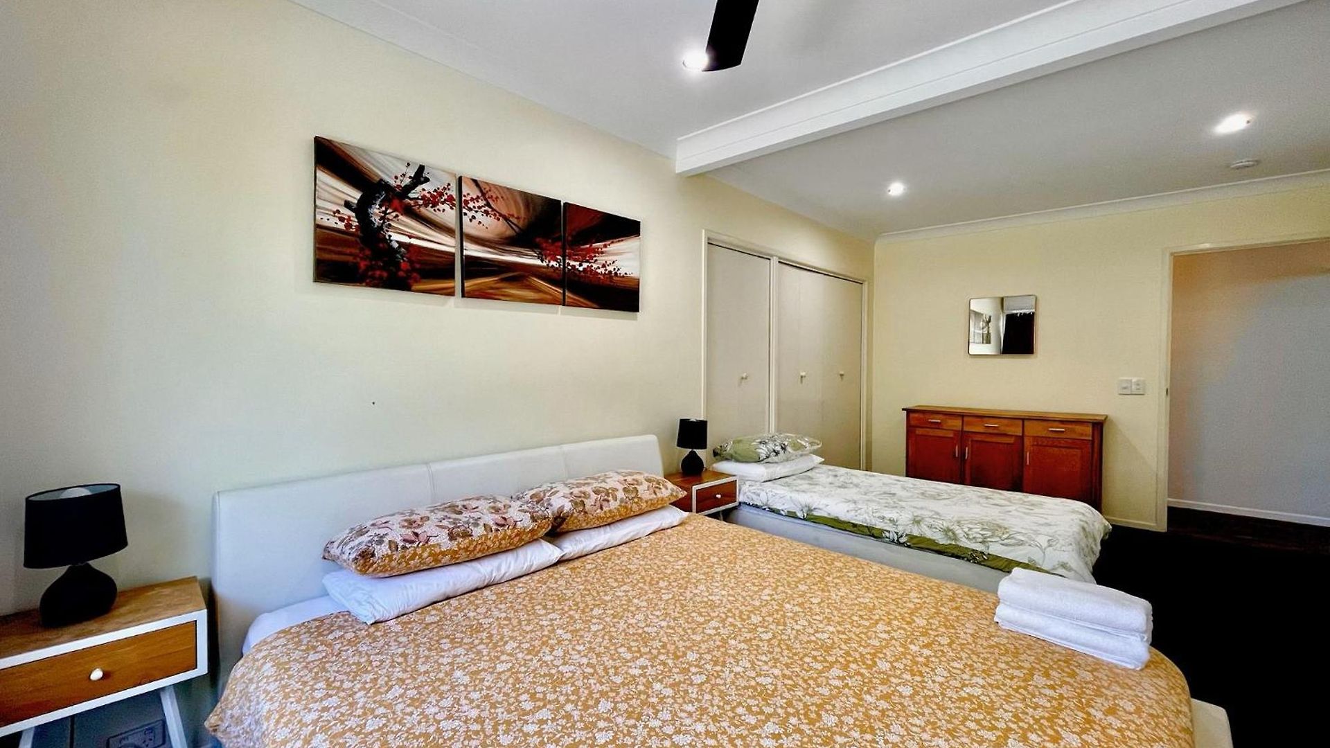 Spacious Hideaway Retreat, Brookfield, Holiday home *