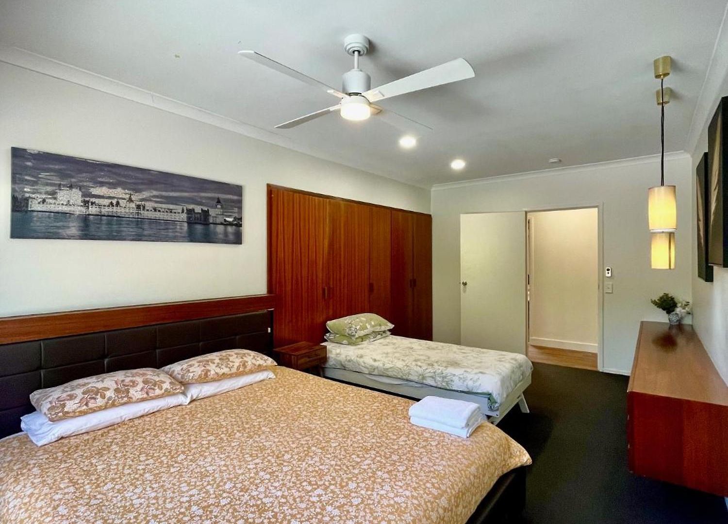 Spacious Hideaway Retreat, Brookfield, *