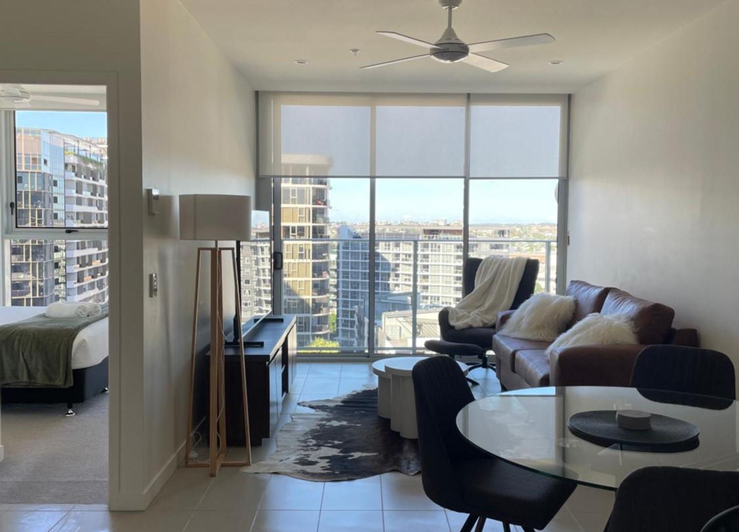 Top-floor Luxe In The Free Parking, Pool, Gym, Wifi *