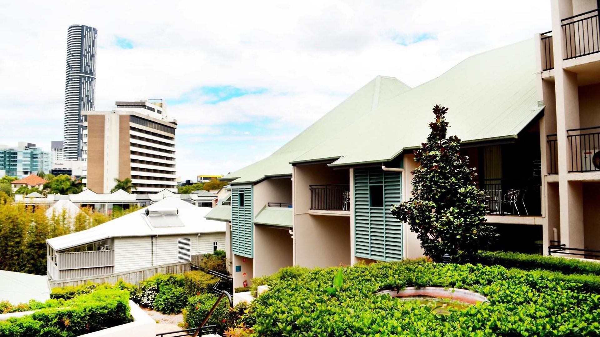 Aparthotel Spring Hill Mews 4*