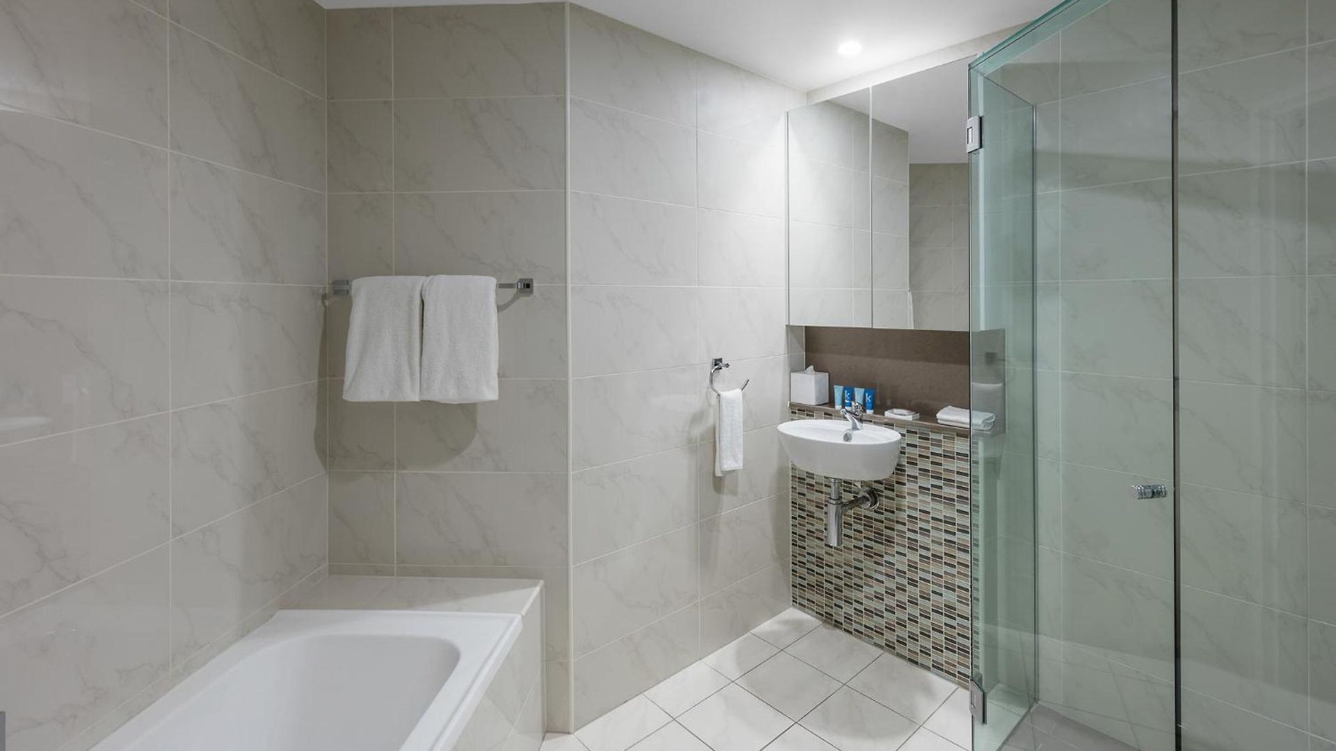 Meriton Adelaide Street, Hotel