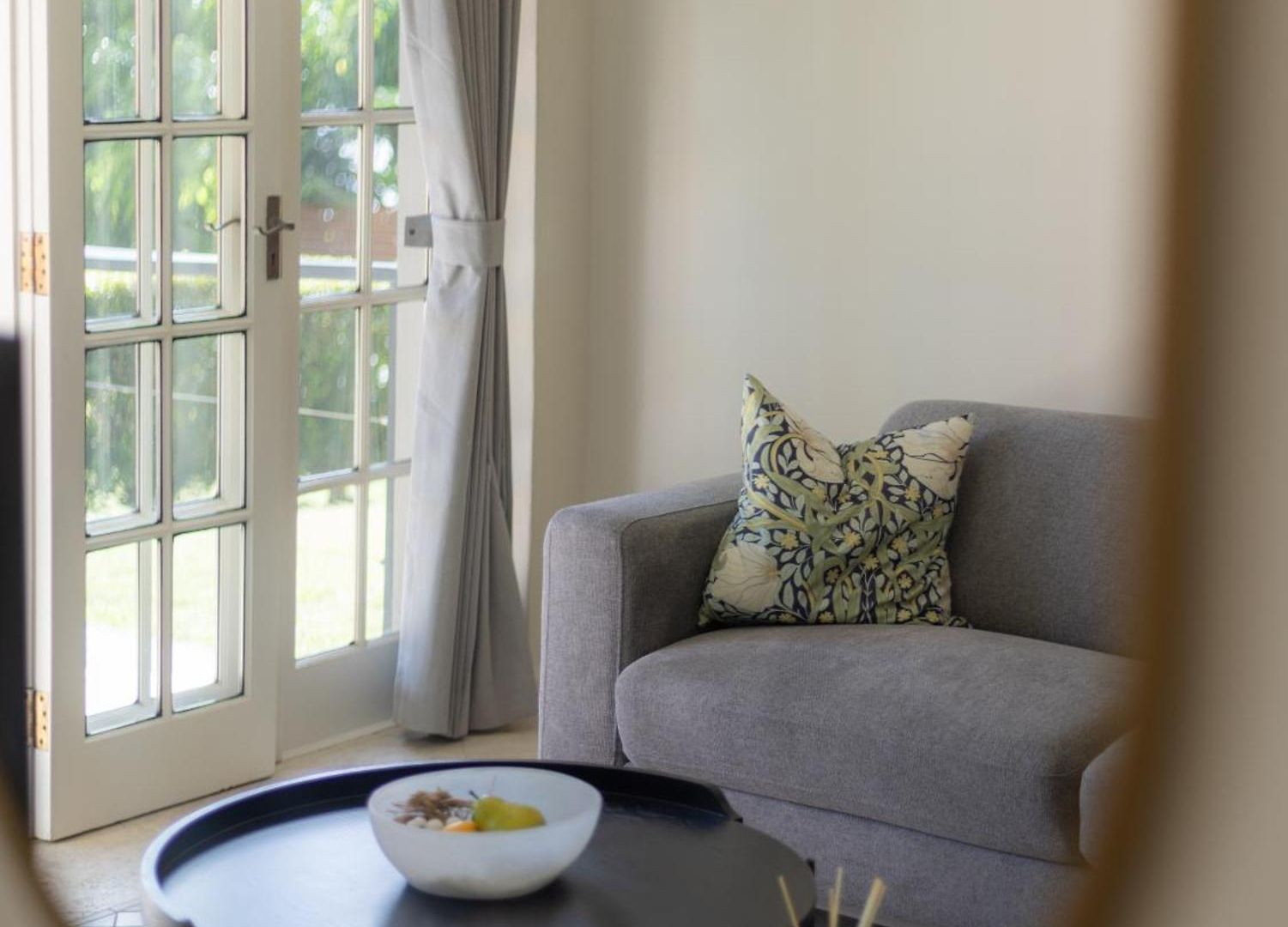 Riverside Heritage Chateau/convenient/free Carpark Apartment *