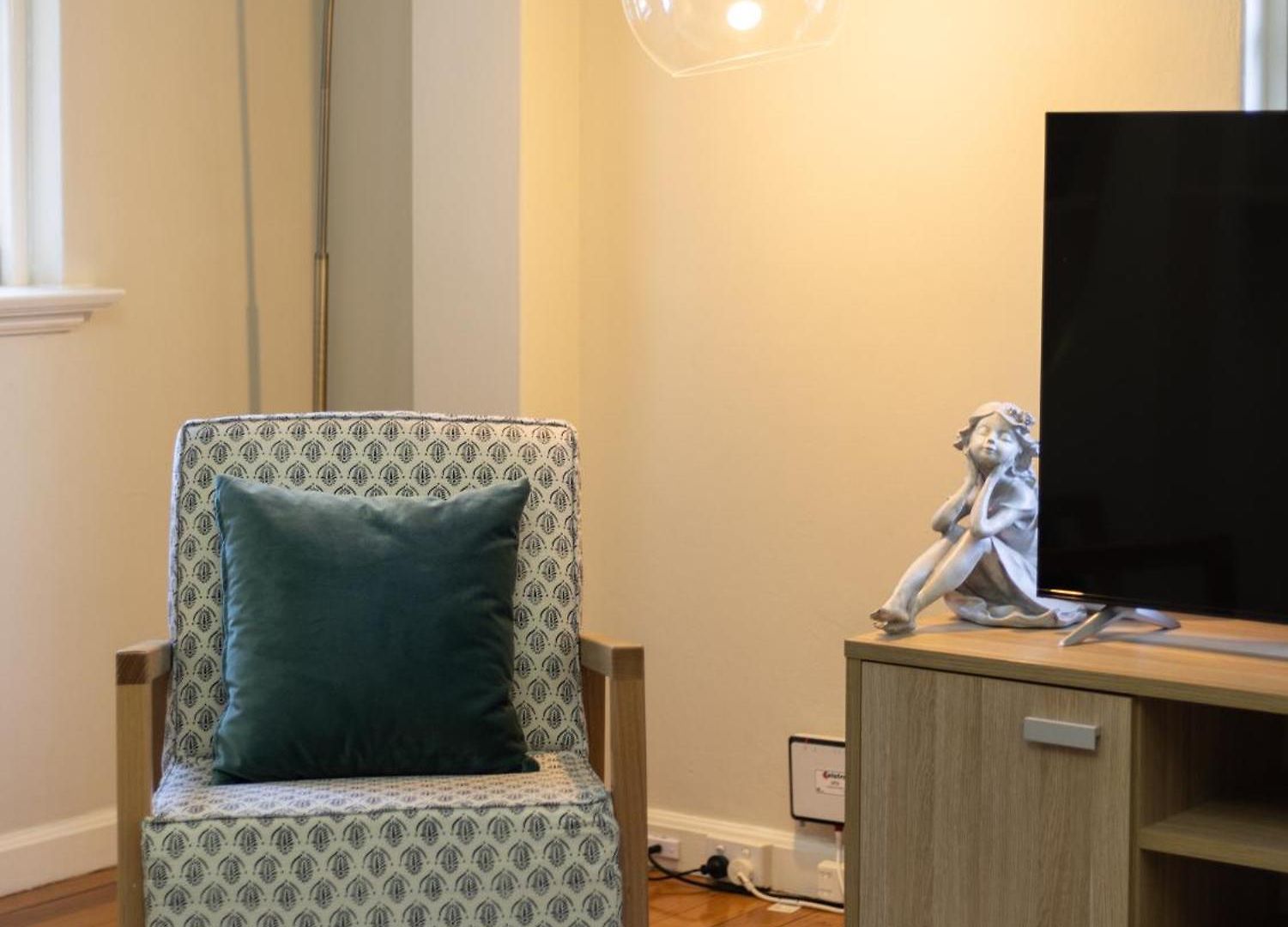 Apartment Riverside Heritage Chateau/convenient/free Carpark *