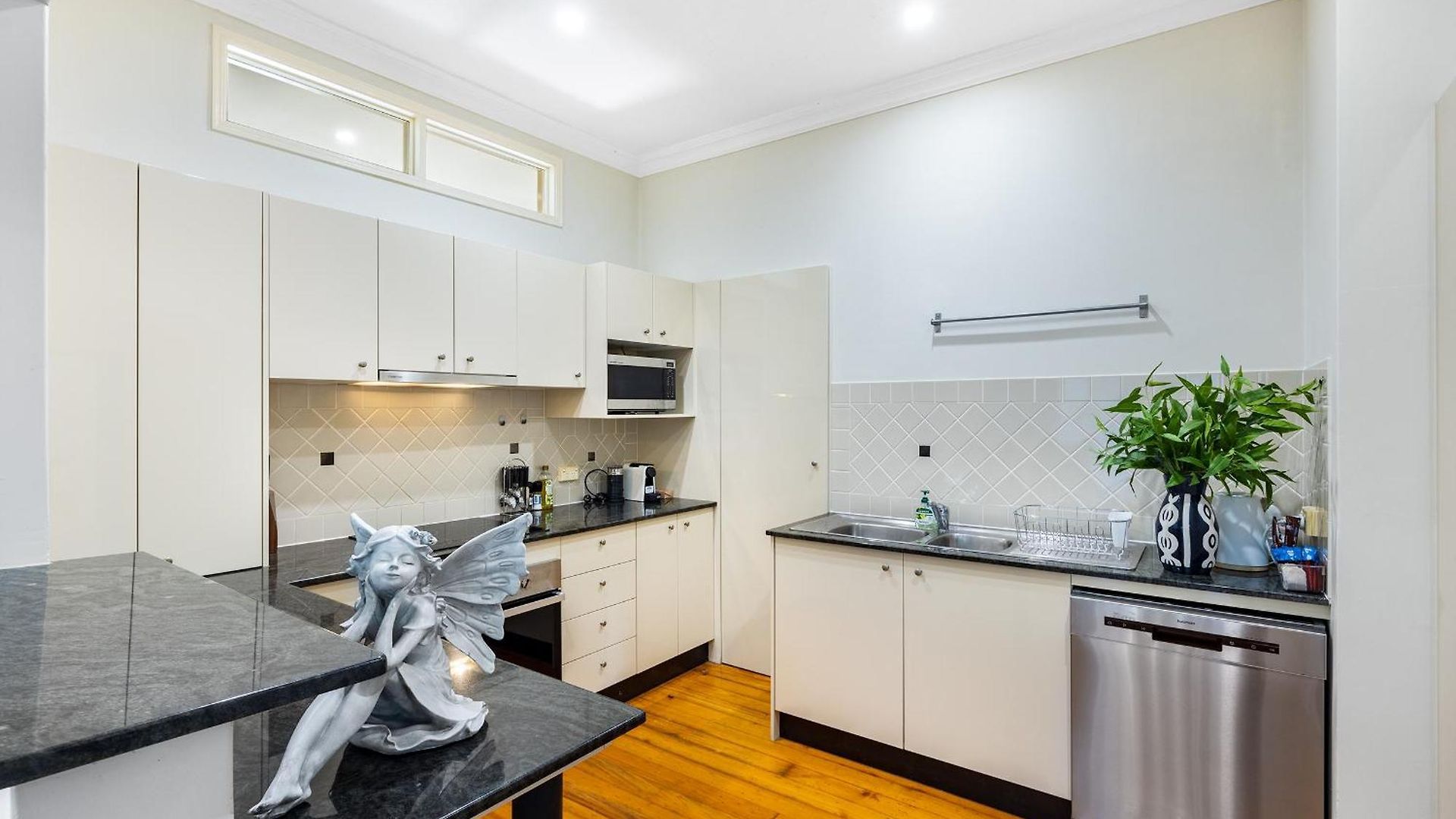 Apartment Riverside Heritage Chateau/convenient/free Carpark