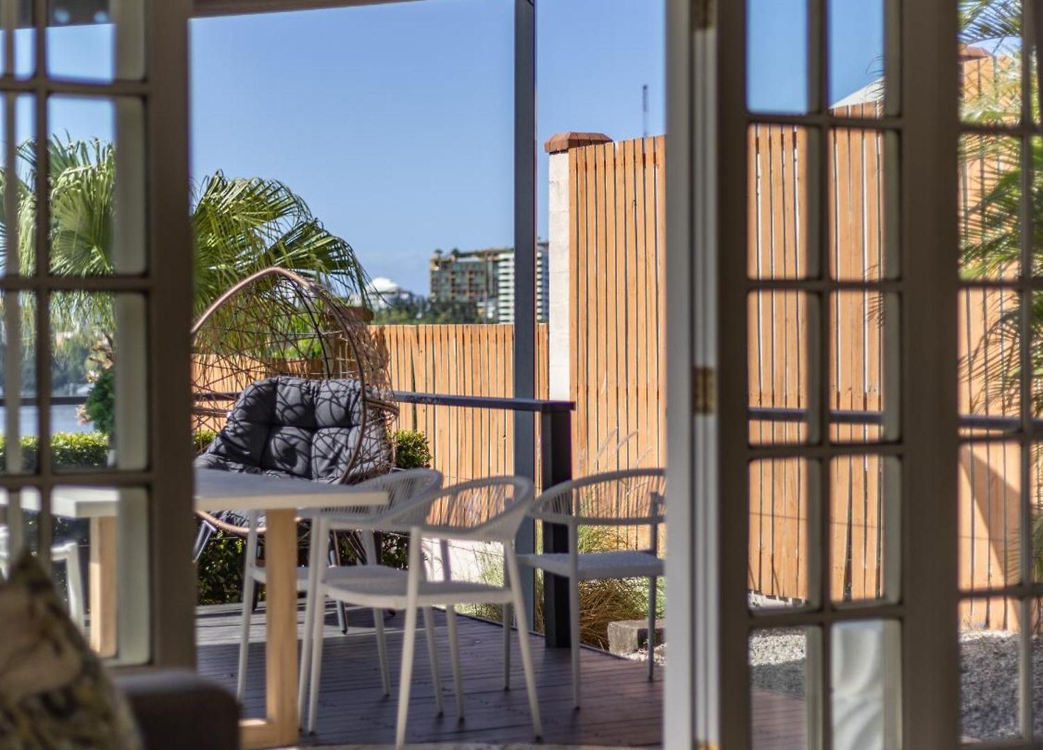 Riverside Heritage Chateau/convenient/free Carpark Brisbane