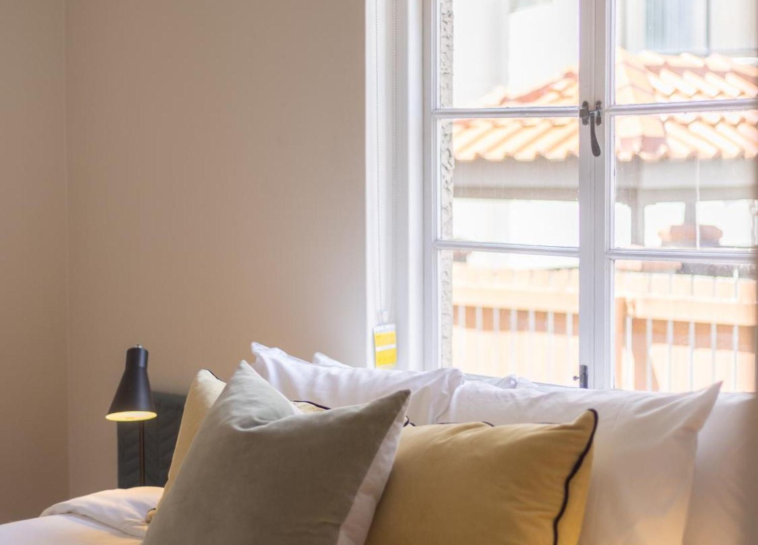 Riverside Heritage Chateau/convenient/free Carpark Apartment
