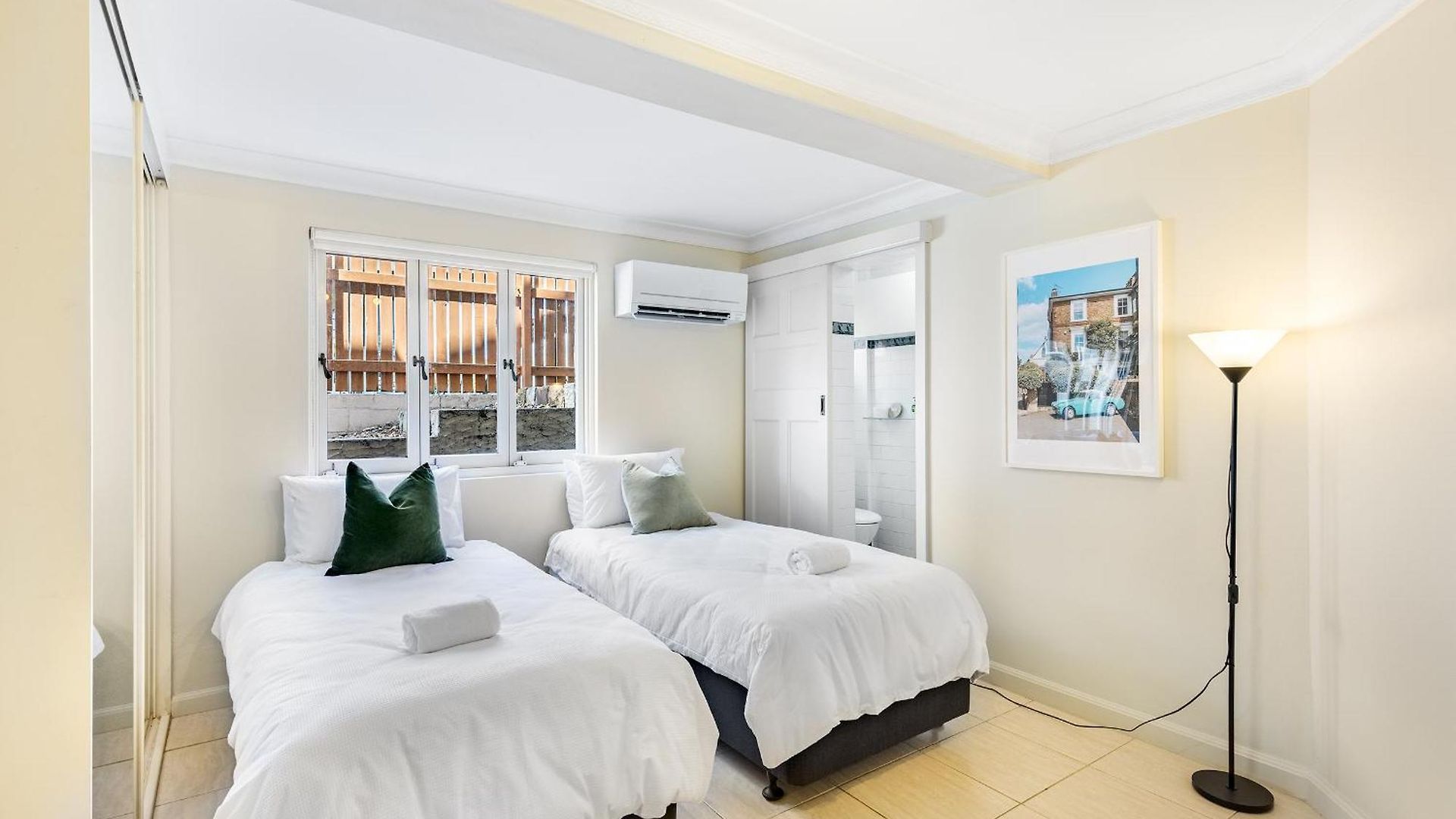 Apartment Riverside Heritage Chateau/convenient/free Carpark *