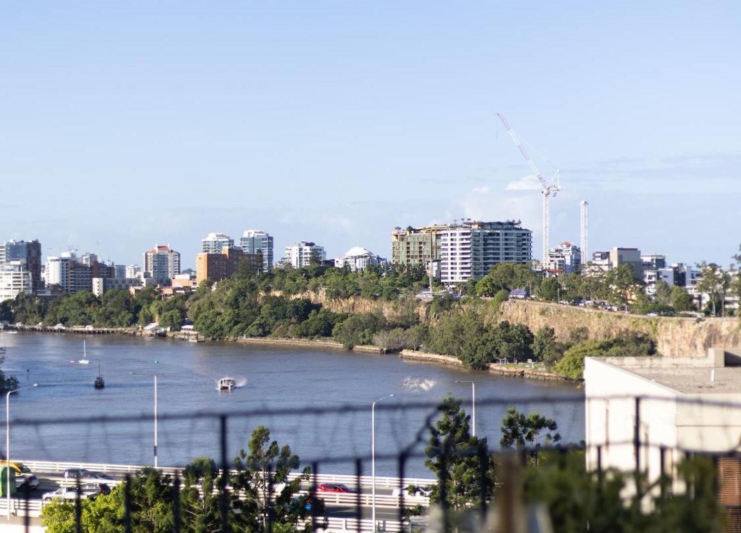 Riverside Heritage Chateau/convenient/free Carpark Apartment