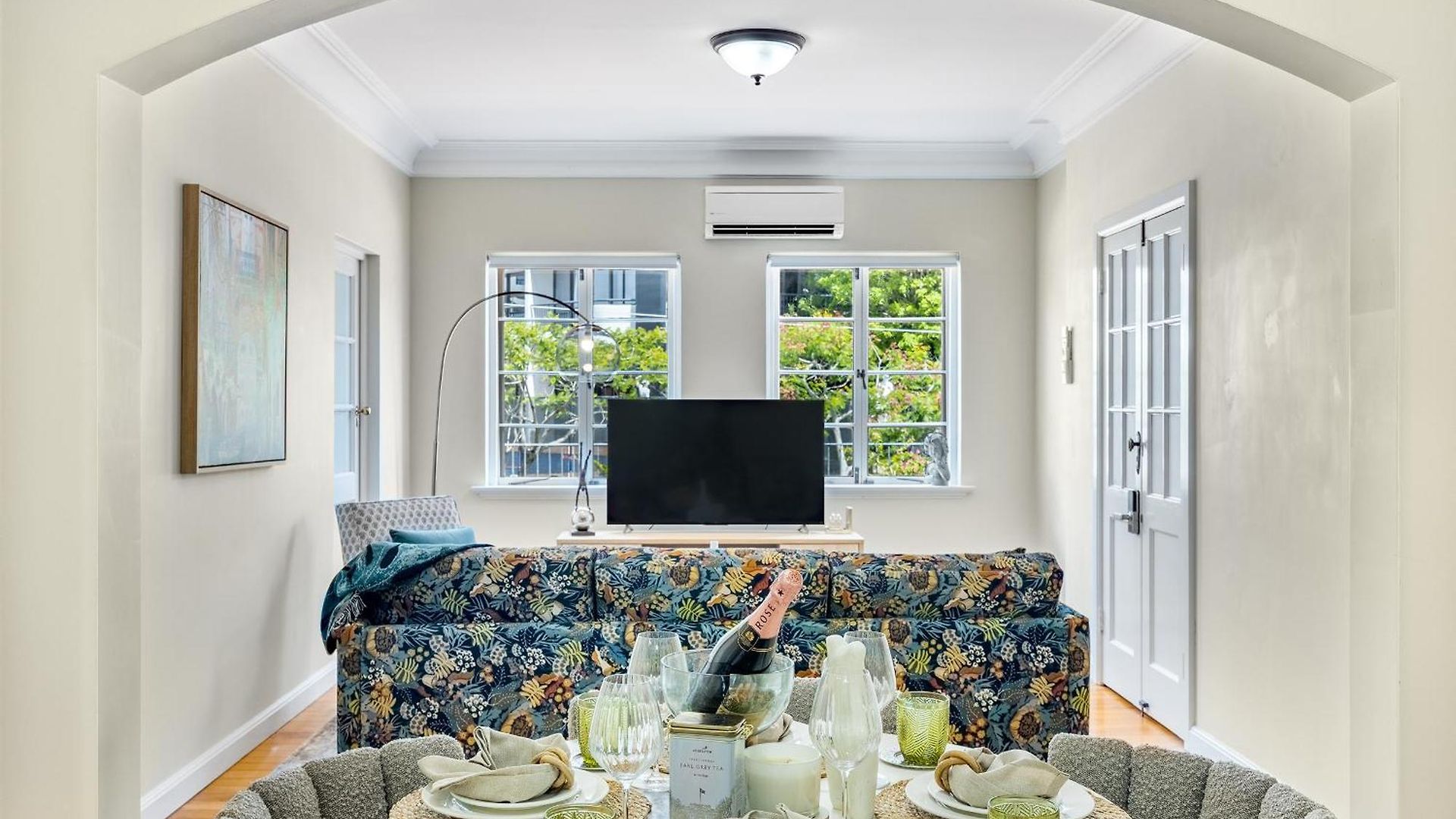 Apartment Riverside Heritage Chateau/convenient/free Carpark *