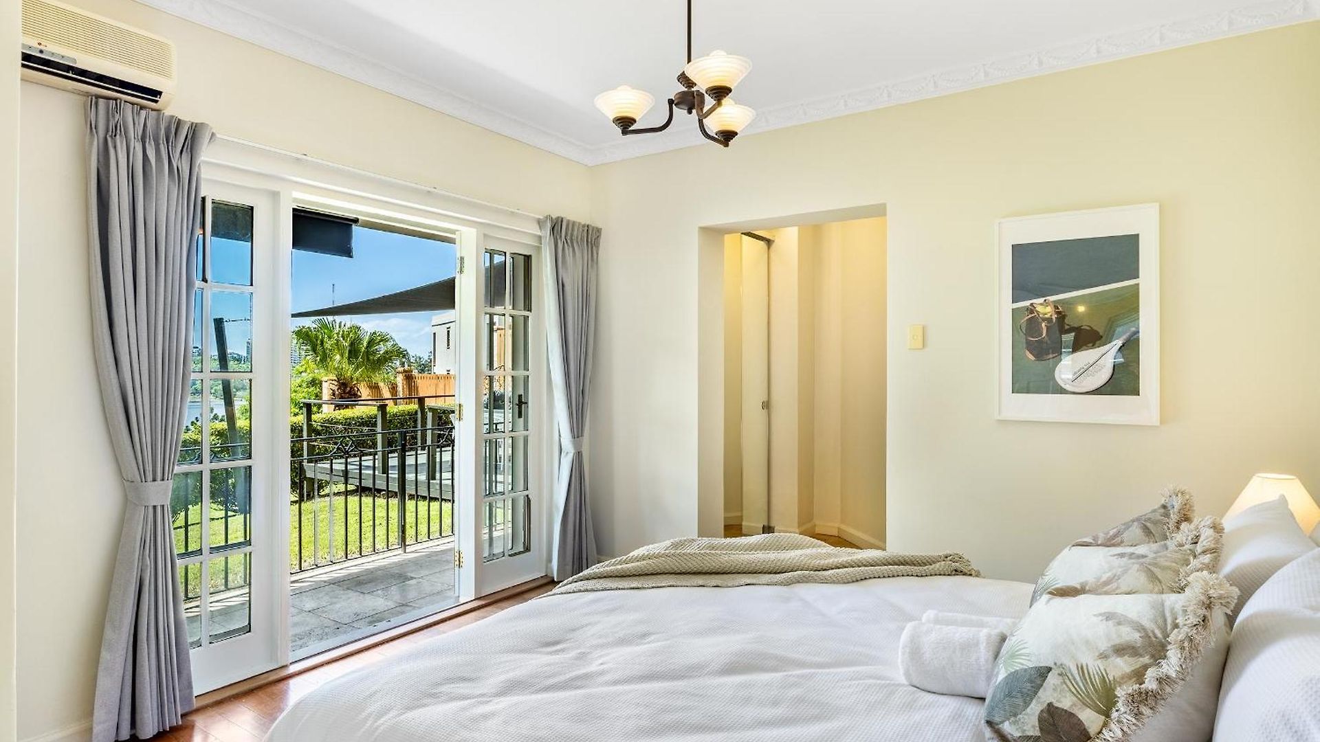 Riverside Heritage Chateau/convenient/free Carpark Apartment *