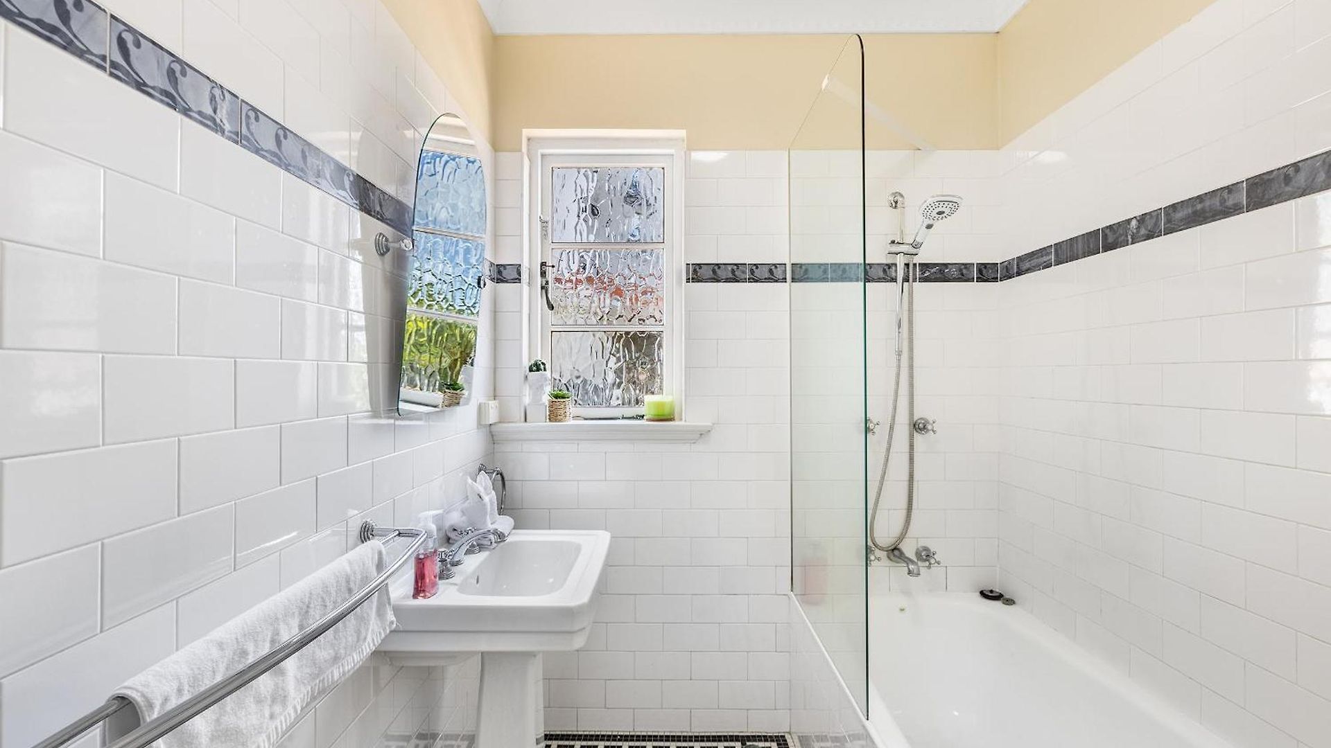Riverside Heritage Chateau/convenient/free Carpark Brisbane
