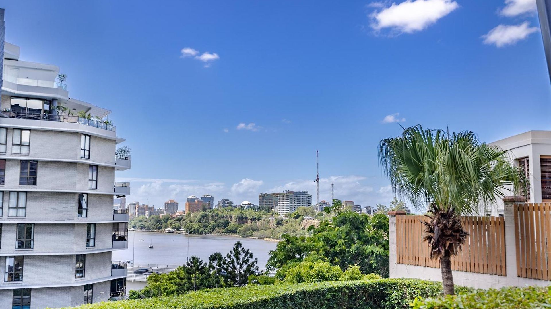 Apartment Riverside Heritage Chateau/convenient/free Carpark