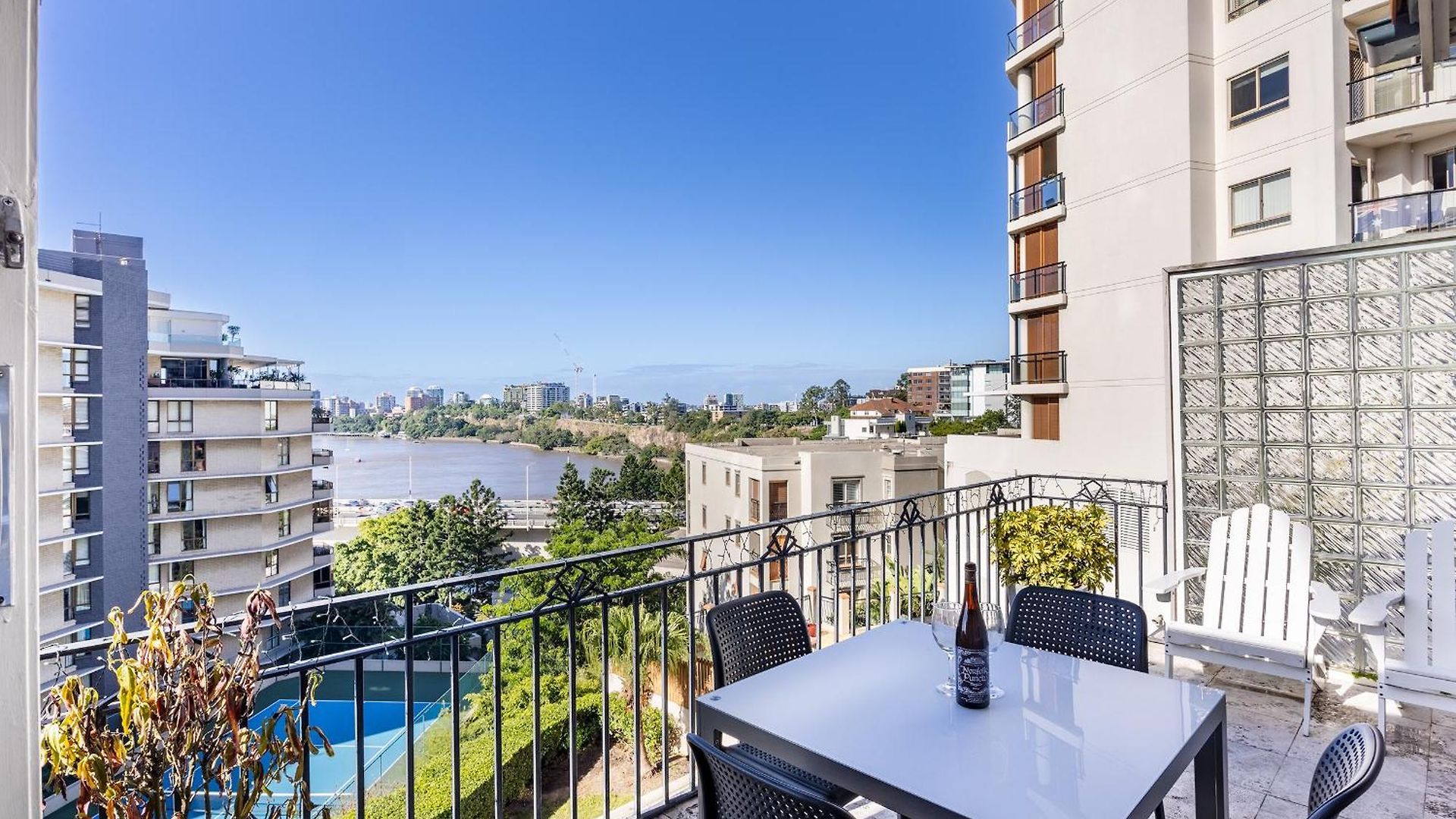 Riverside Heritage Chateau/convenient/free Carpark Brisbane