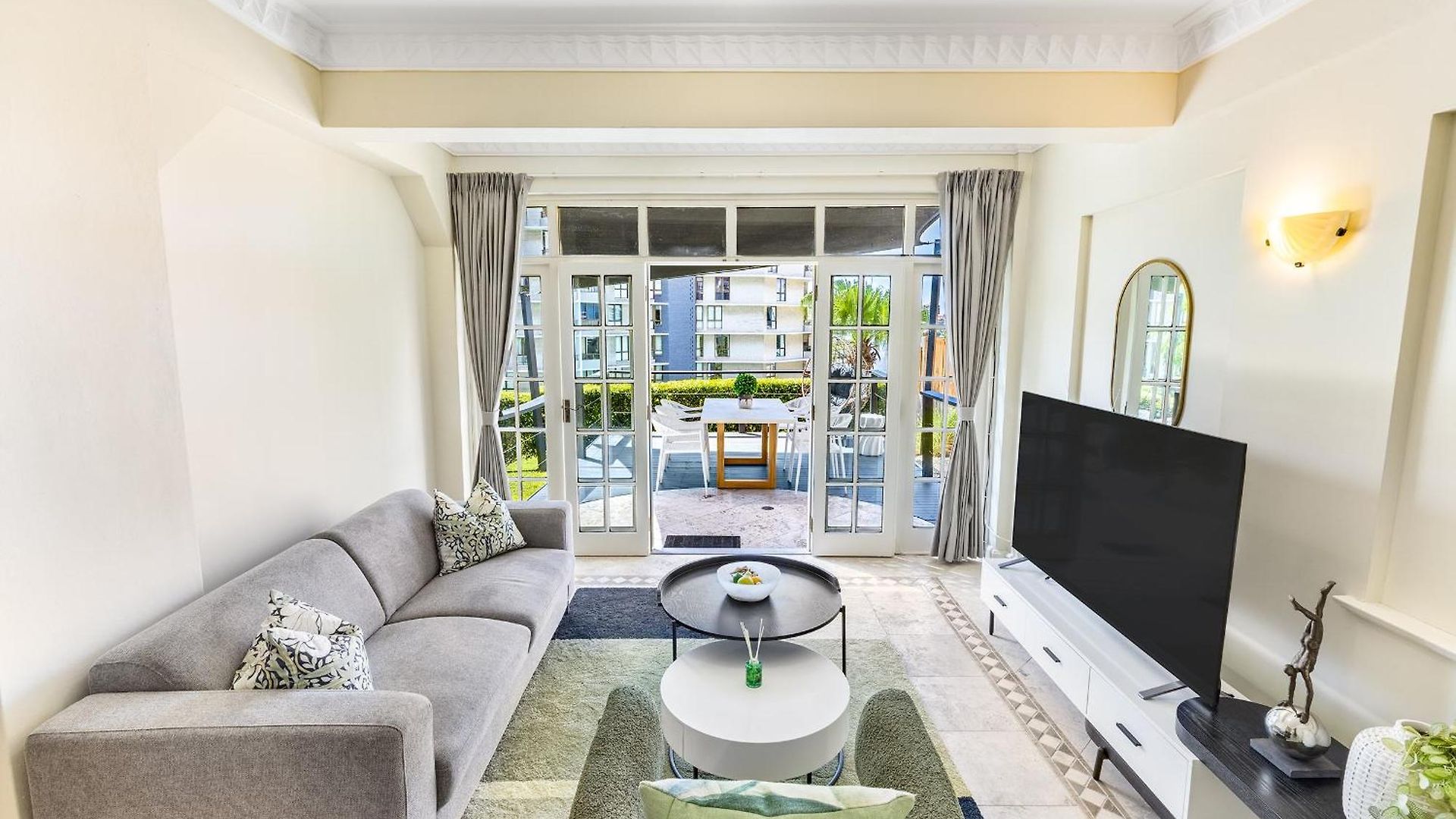 Riverside Heritage Chateau/convenient/free Carpark Apartment *