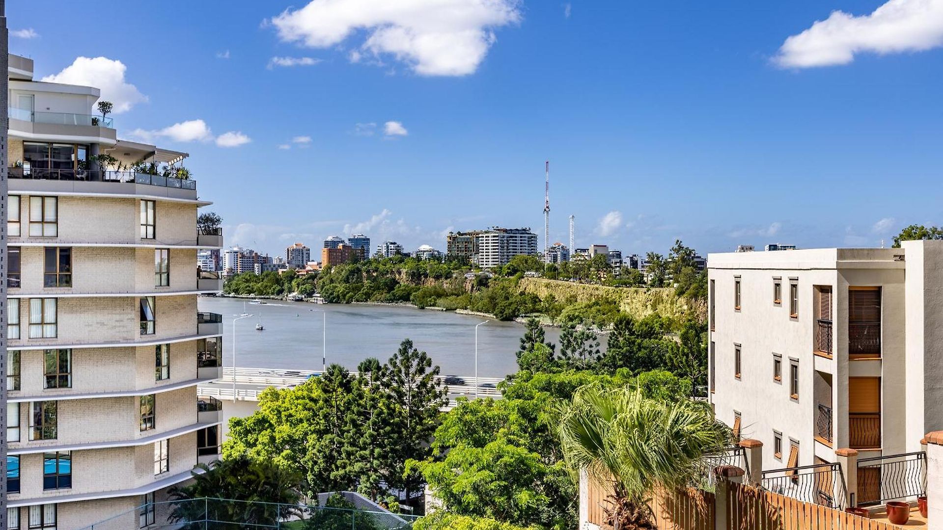 Apartment Riverside Heritage Chateau/convenient/free Carpark Brisbane