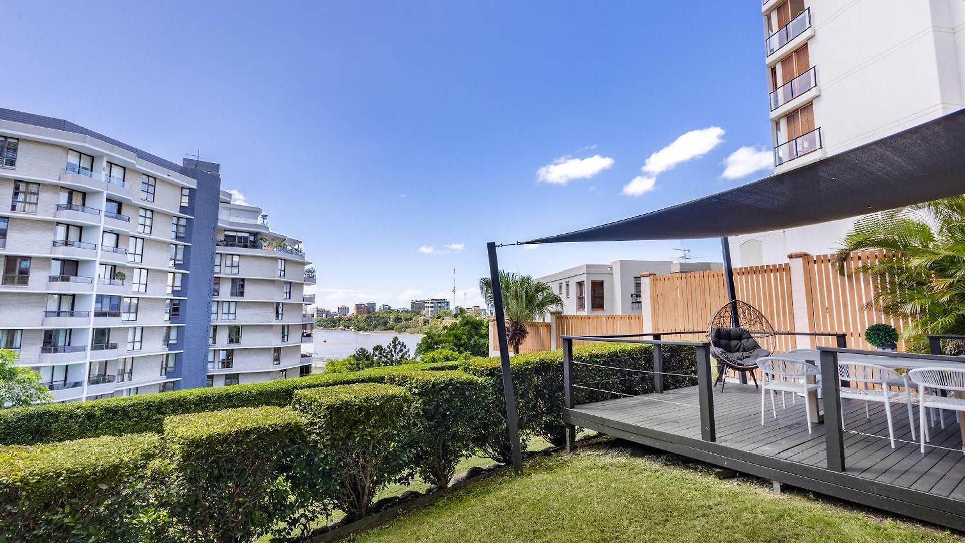 Riverside Heritage Chateau/convenient/free Carpark Apartment *