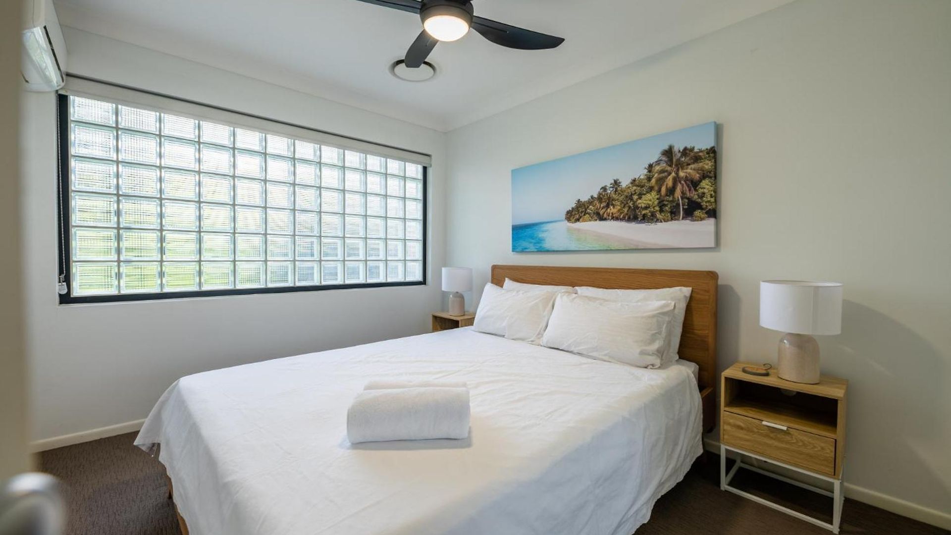Apartment Spacious Inner 2-bed With Parking And Balcony