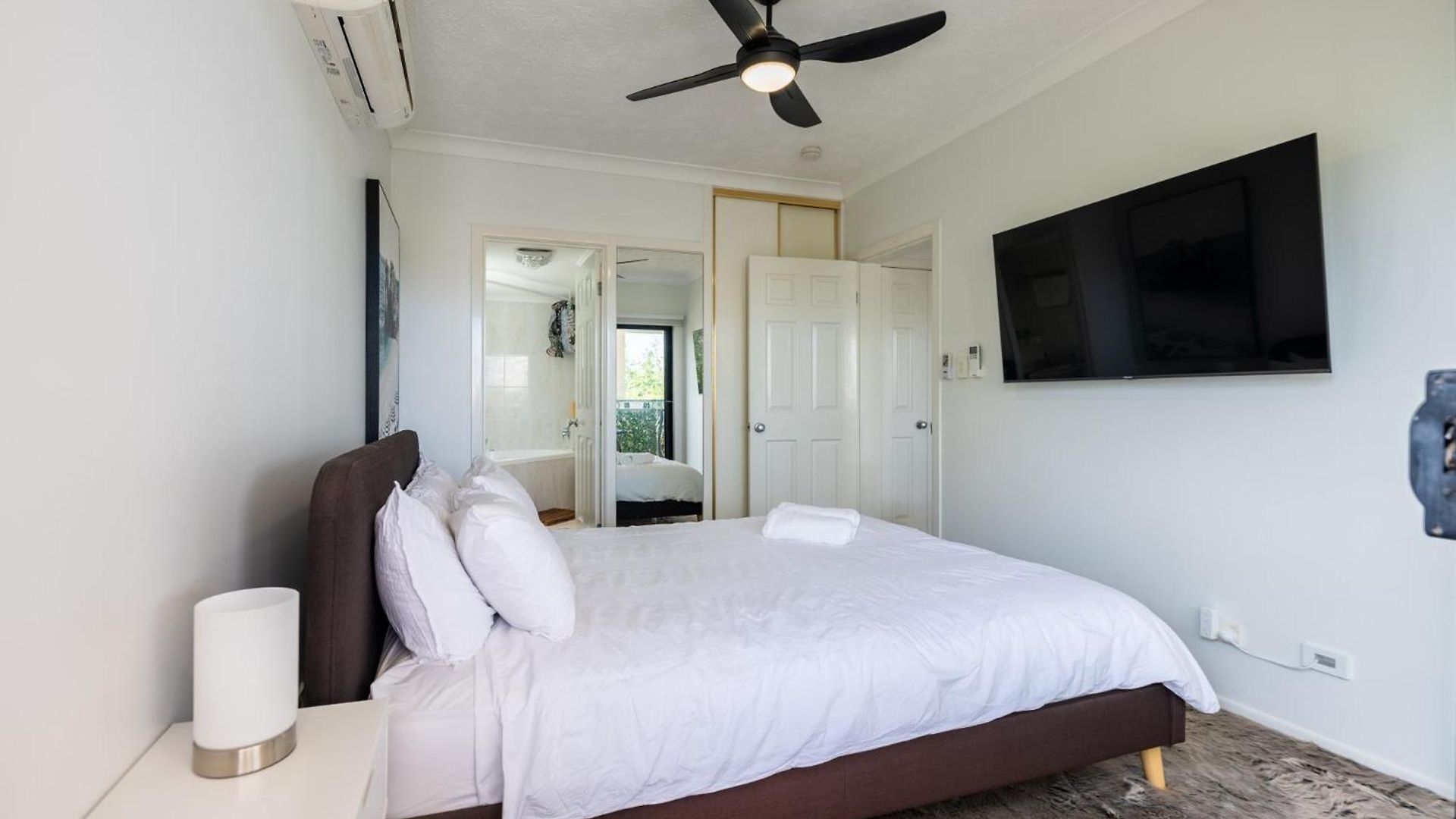 Apartment Spacious Inner 2-bed With Parking And Balcony *