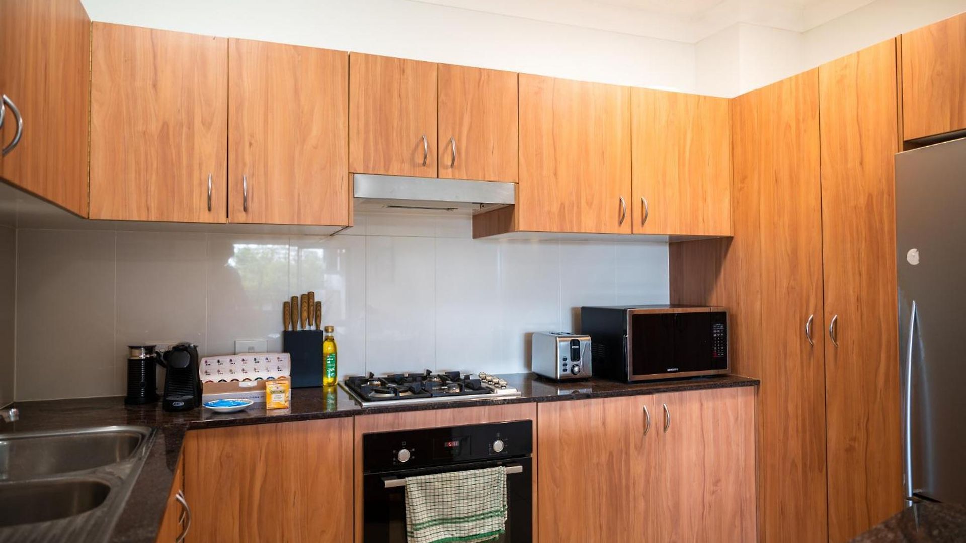 Spacious Inner 2-bed With Parking And Balcony Brisbane