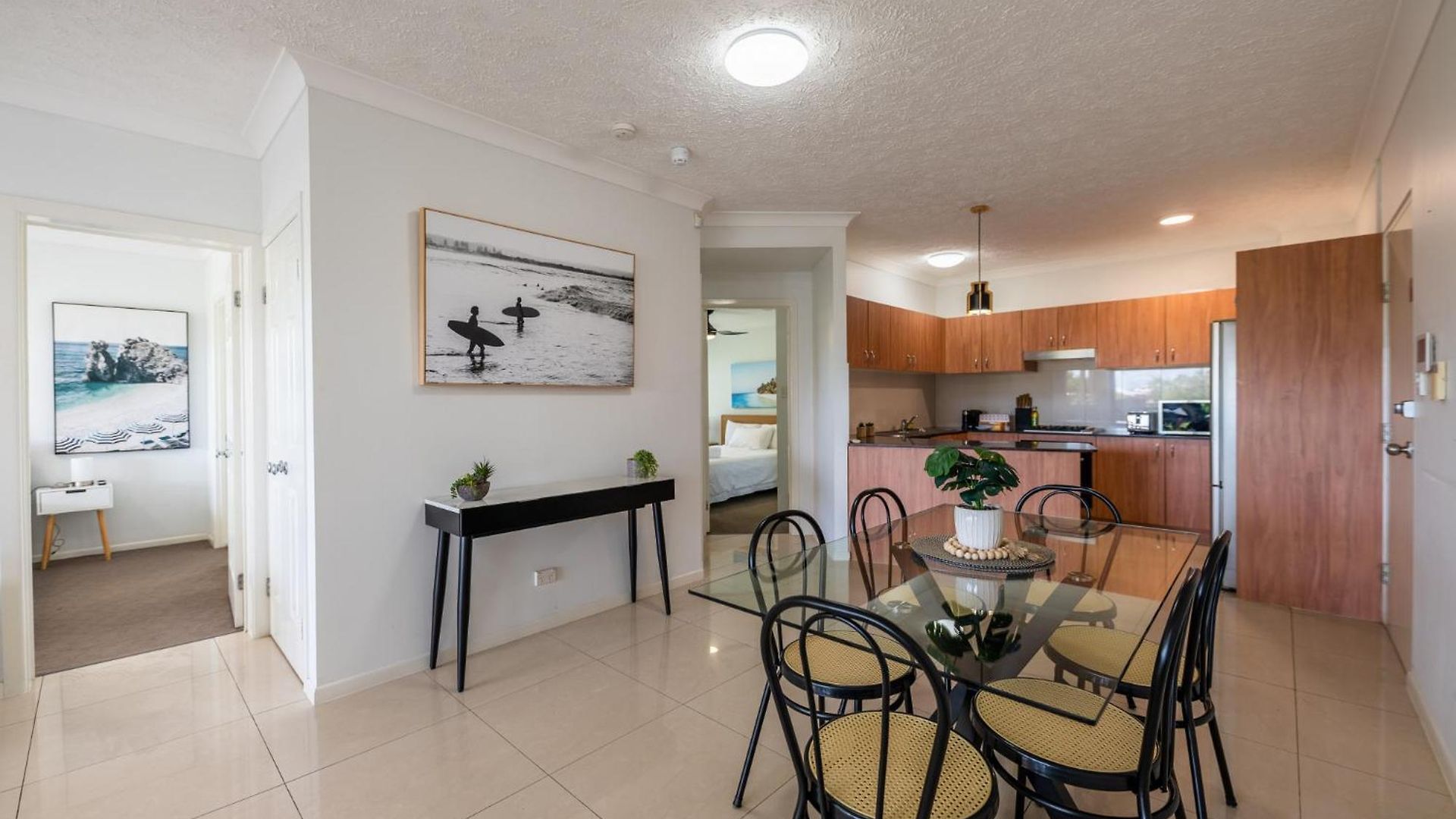 Apartment Spacious Inner 2-bed With Parking And Balcony