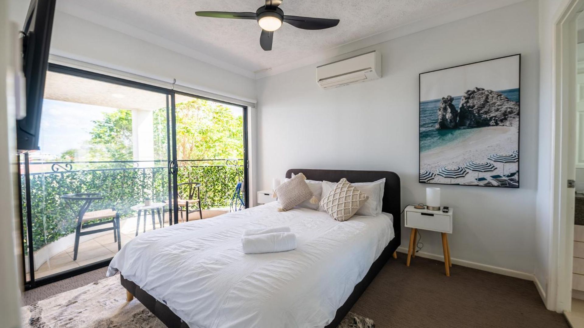 Spacious Inner 2-bed With Parking And Balcony Apartment *