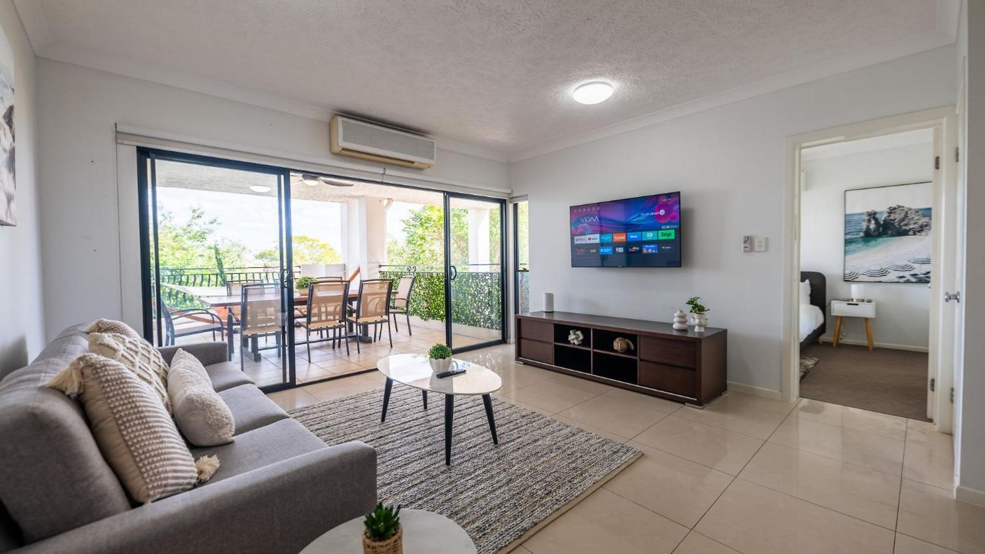 Spacious Inner 2-bed With Parking And Balcony Apartment *