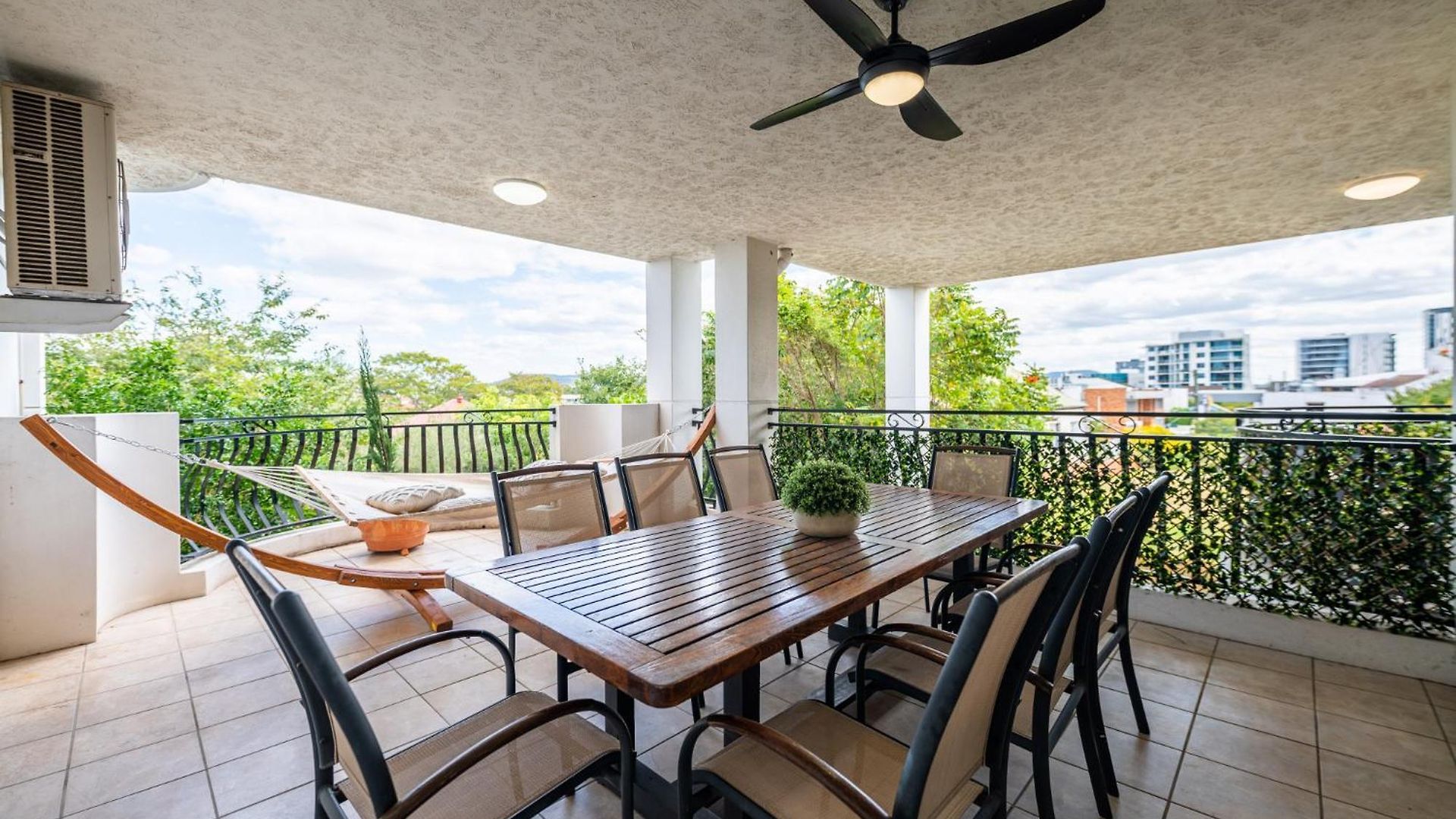 Spacious Inner 2-bed With Parking And Balcony Apartment