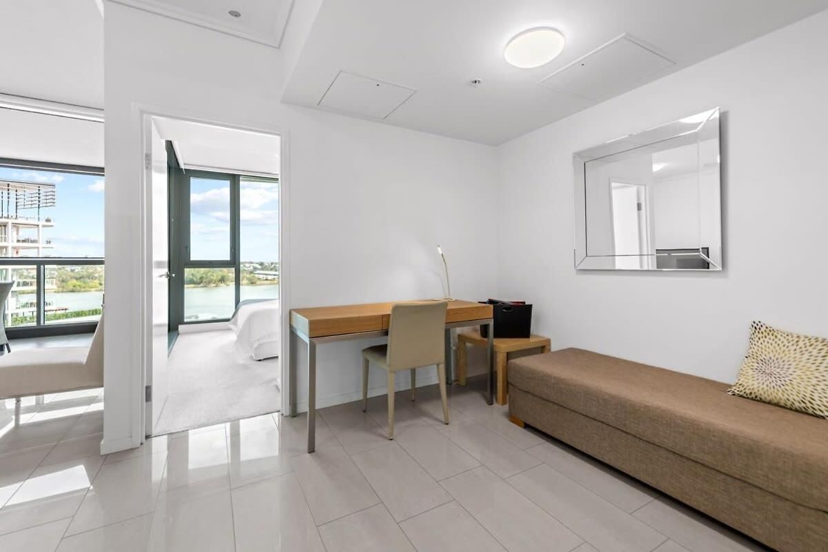 1-bedroom Riverfront With Pool Apartment *