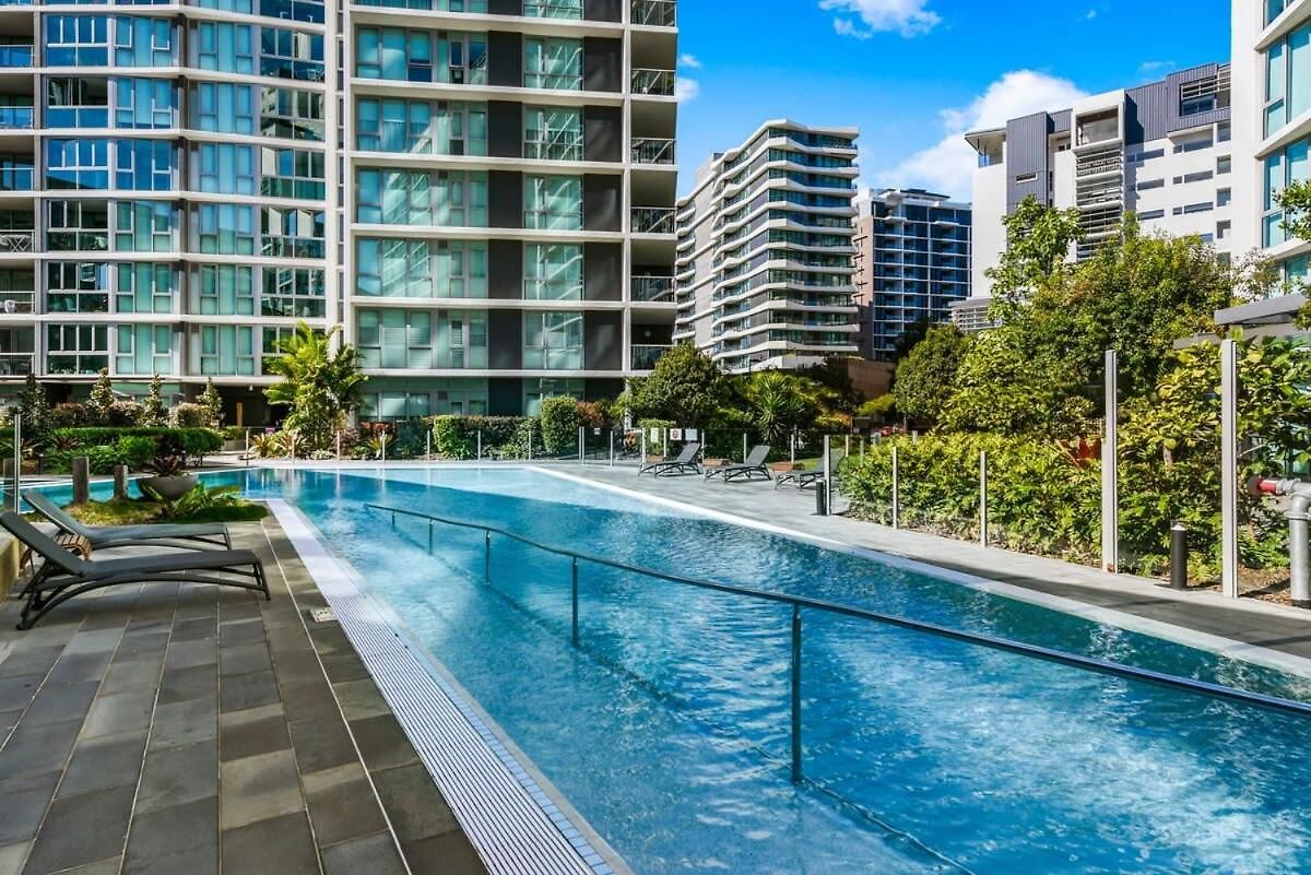 1-bedroom Riverfront With Pool Apartment *