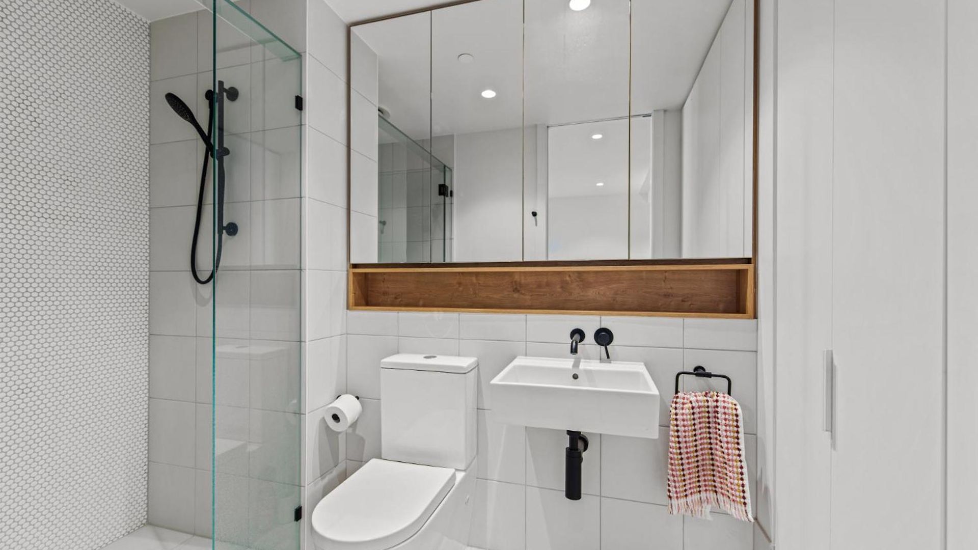 Apartment Spacious 1-bed Unit With Rooftop Infinity Pool