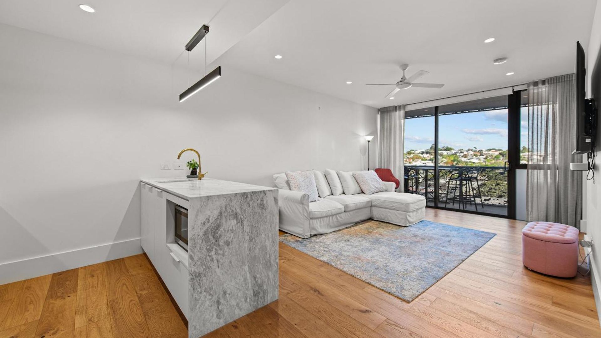 Apartment Spacious 1-bed Unit With Rooftop Infinity Pool