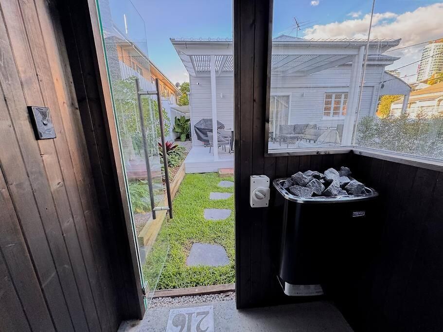 Springhill Retreat - Inner-city, Pool + Sauna *