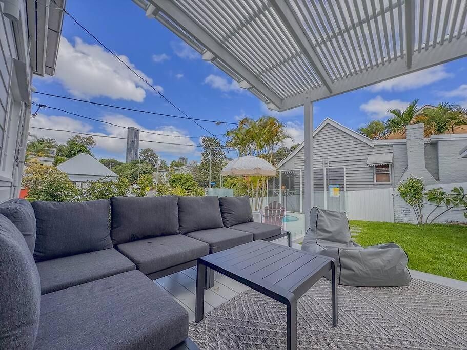 Villa Springhill Retreat - Inner-city, Pool + Sauna Brisbane