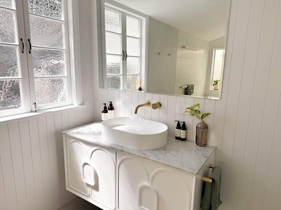 Springhill Retreat - Inner-city, Pool + Sauna Villa *