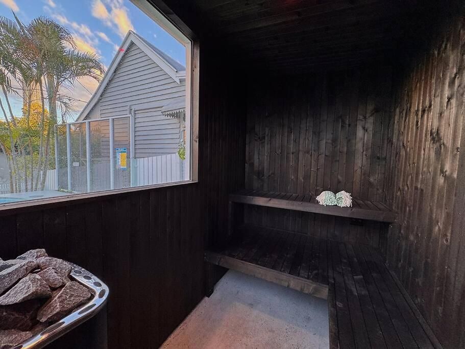 Villa Springhill Retreat - Inner-city, Pool + Sauna Brisbane