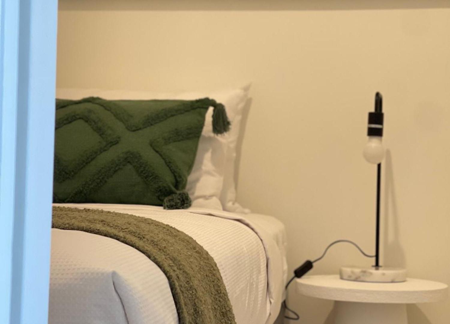 Top-floor Luxe In The Free Parking, Pool, Gym, Wifi Apartment *