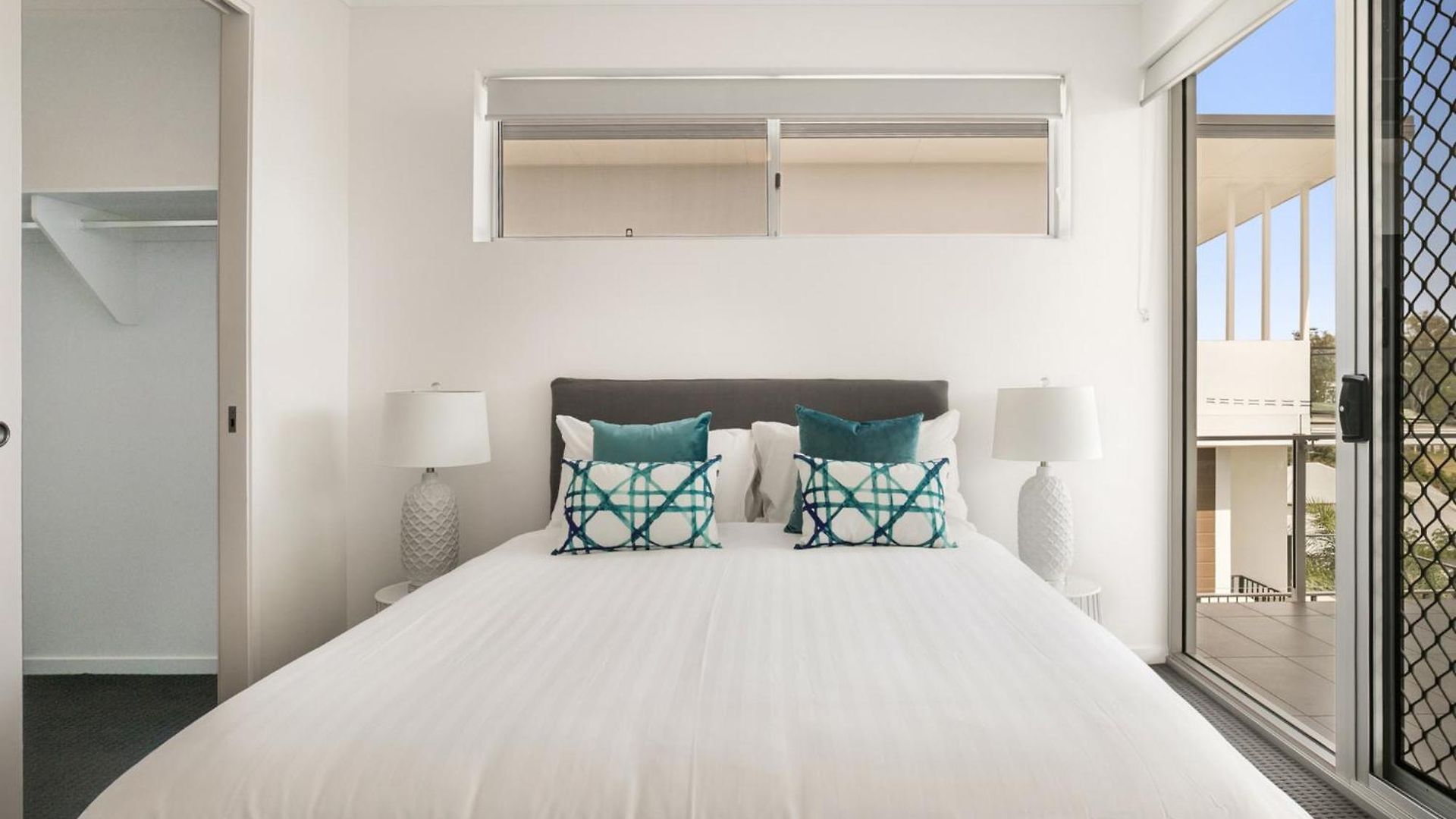Spacious With Generous Entertaining Apartment Brisbane