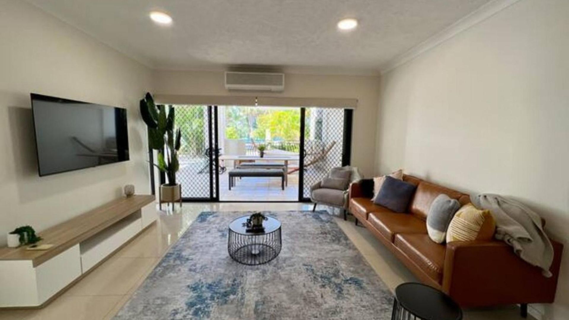 2-bed Unit With Large Backyard, Bbq & Parking