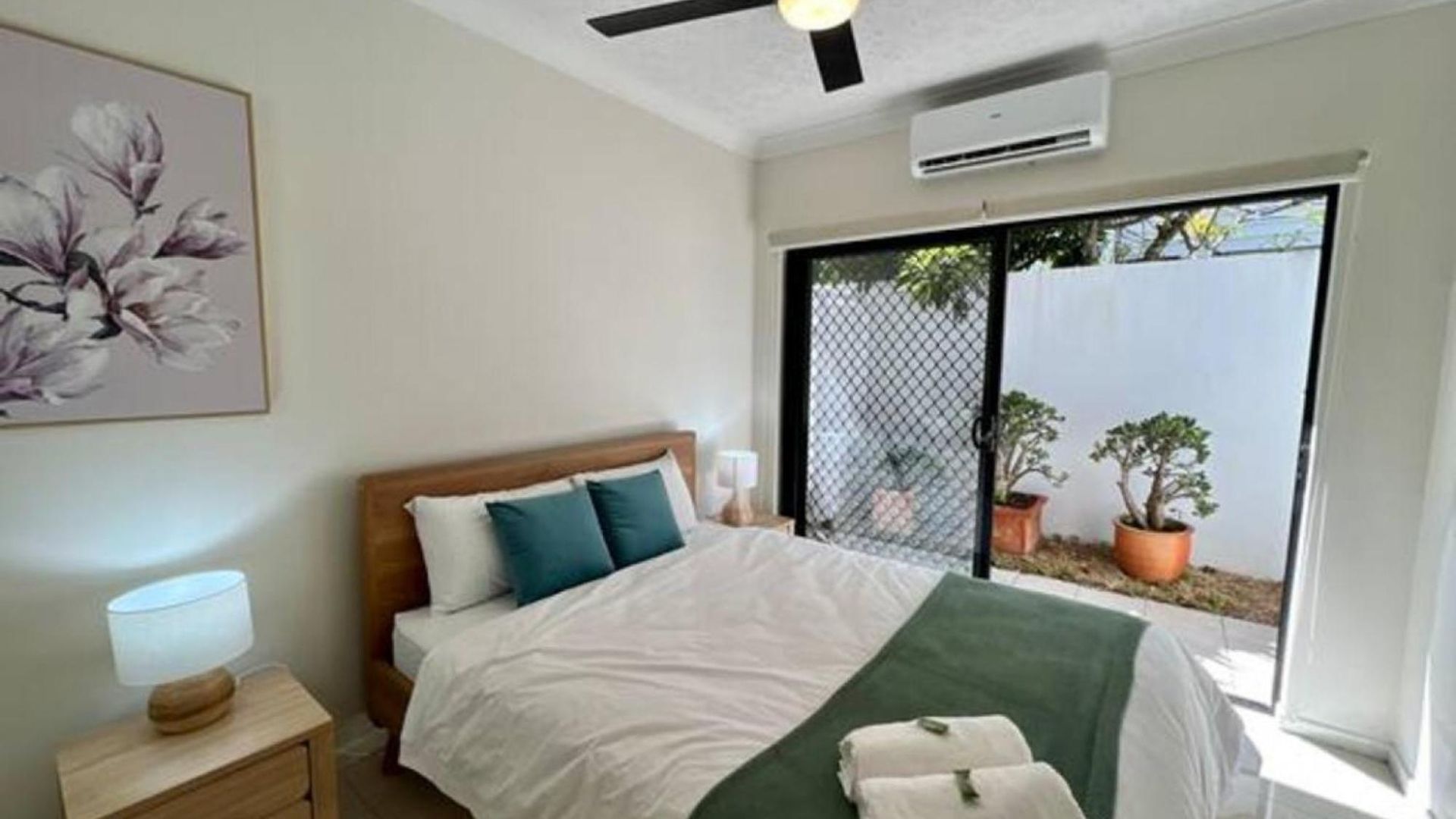 Apartment 2-bed Unit With Large Backyard, Bbq & Parking