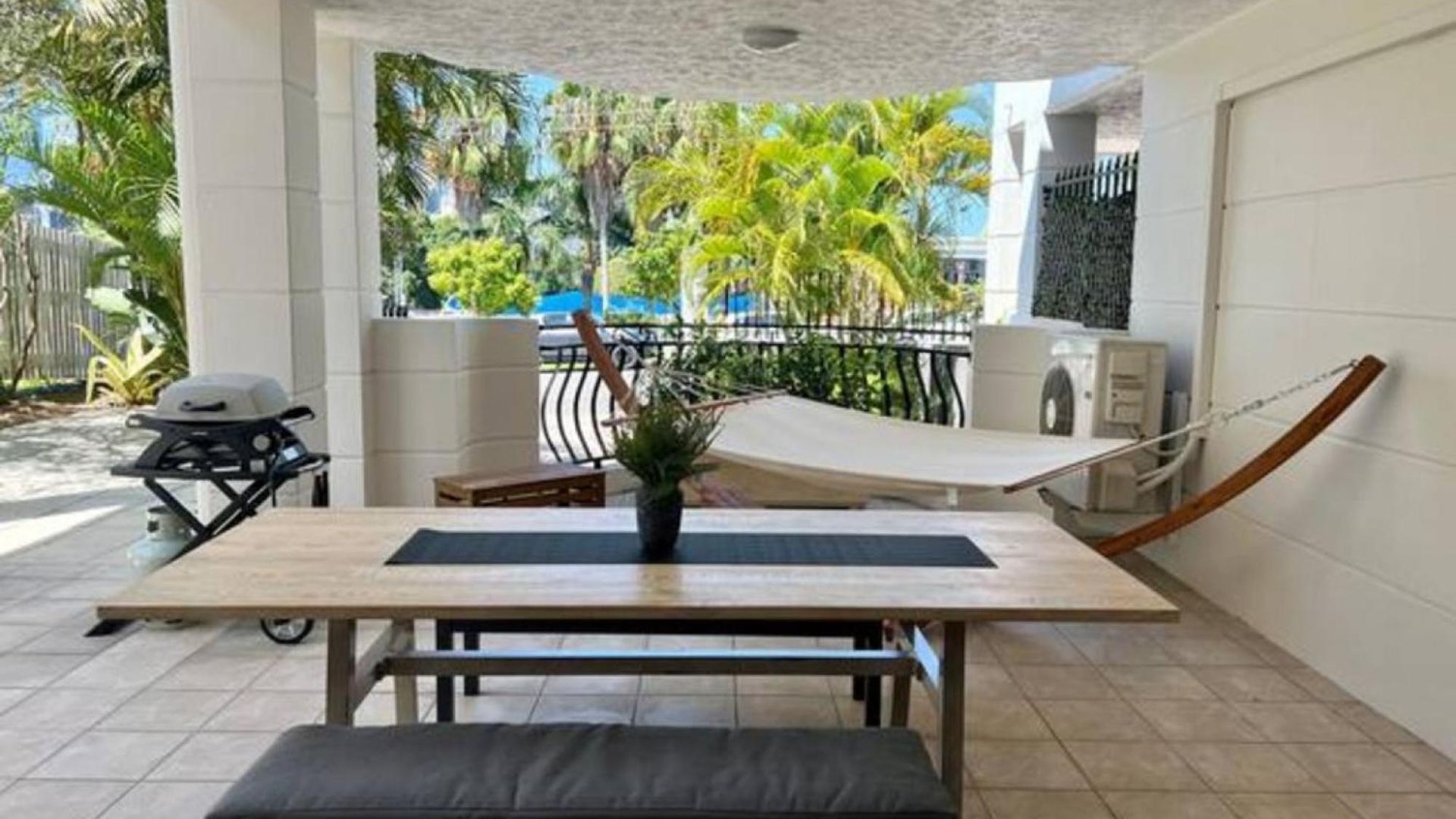 2-bed Unit With Large Backyard, Bbq & Parking