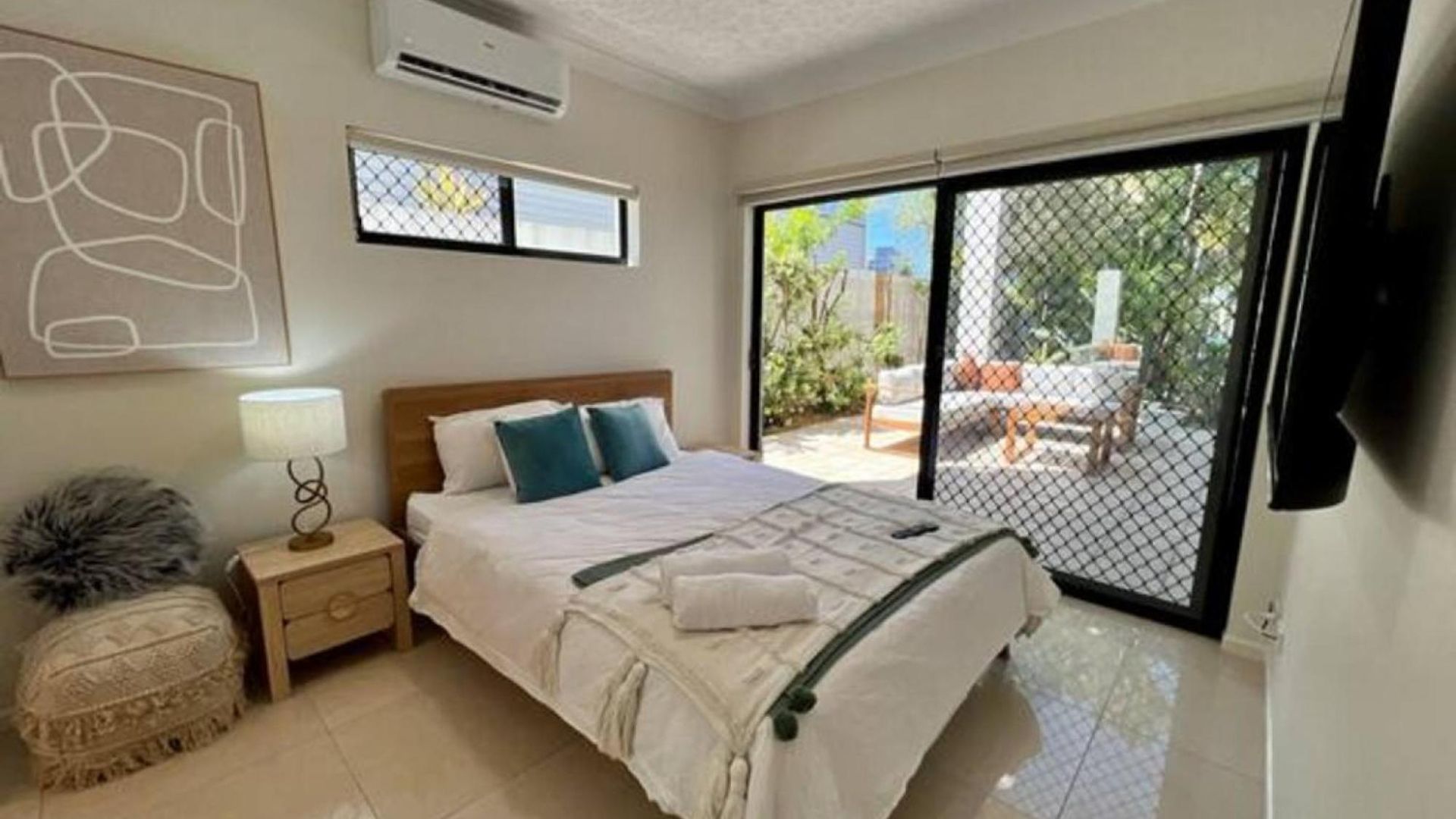 Apartment 2-bed Unit With Large Backyard, Bbq & Parking