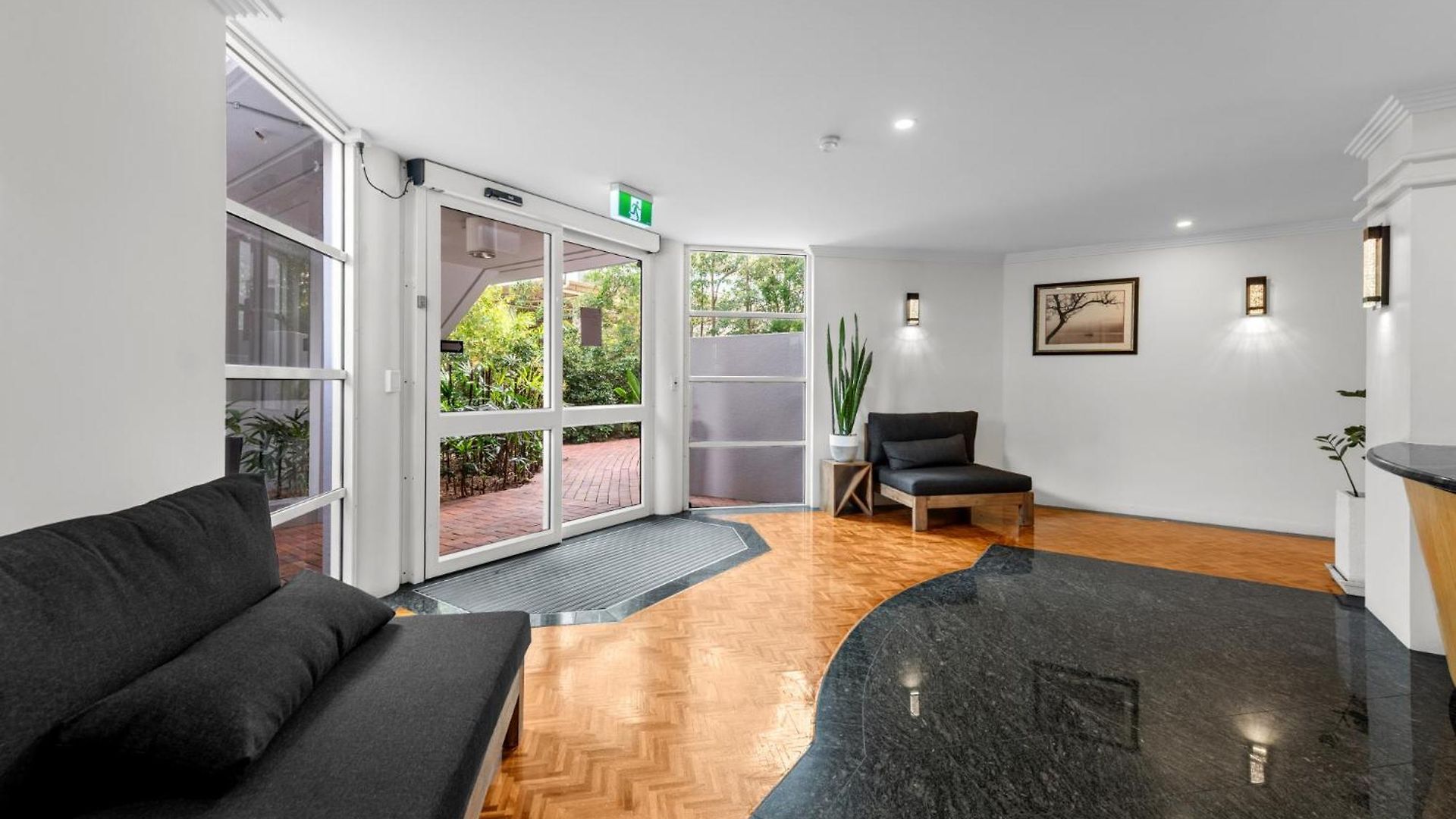 Lavish 3-bed With Wraparound Balcony And Pool Apartment Brisbane