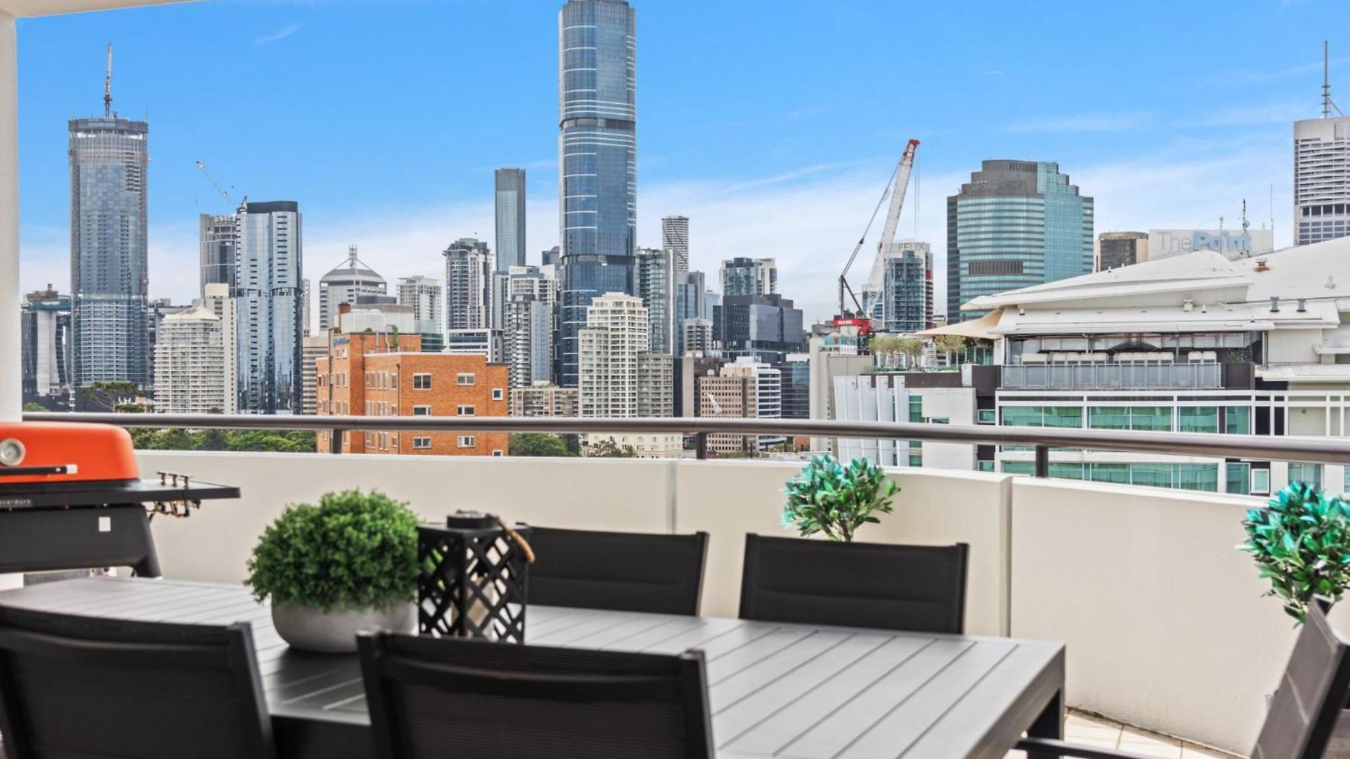 Lavish 3-bed With Wraparound Balcony And Pool Apartment