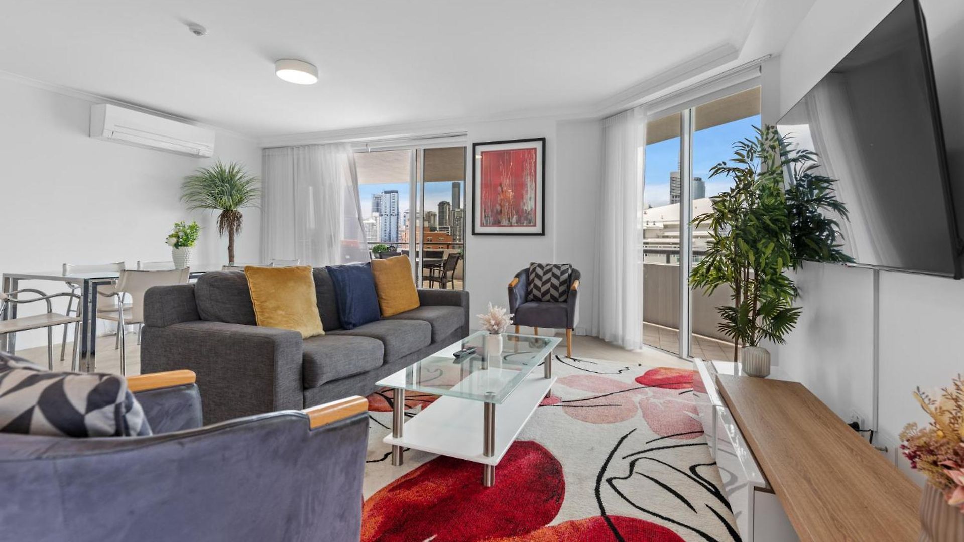 Apartment Lavish 3-bed With Wraparound Balcony And Pool Brisbane