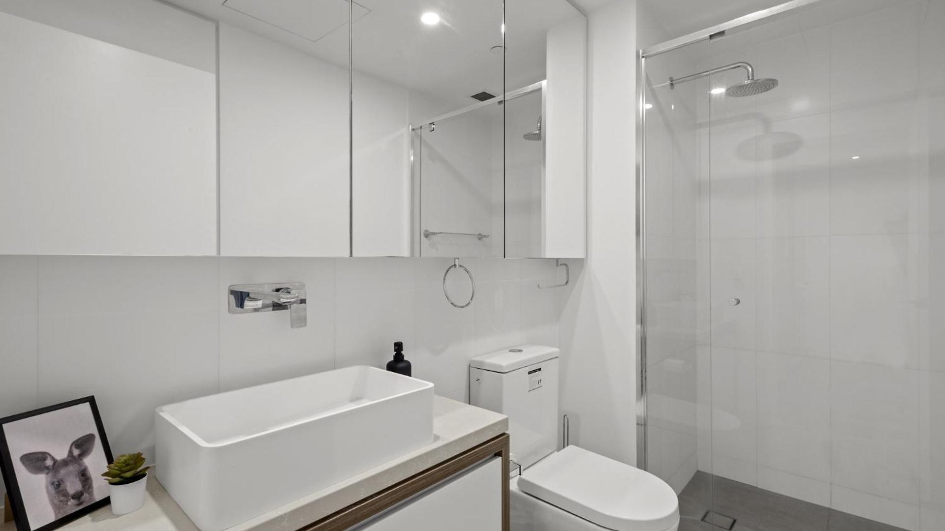 High-rise 1-bed With Pool, Gym And Parking