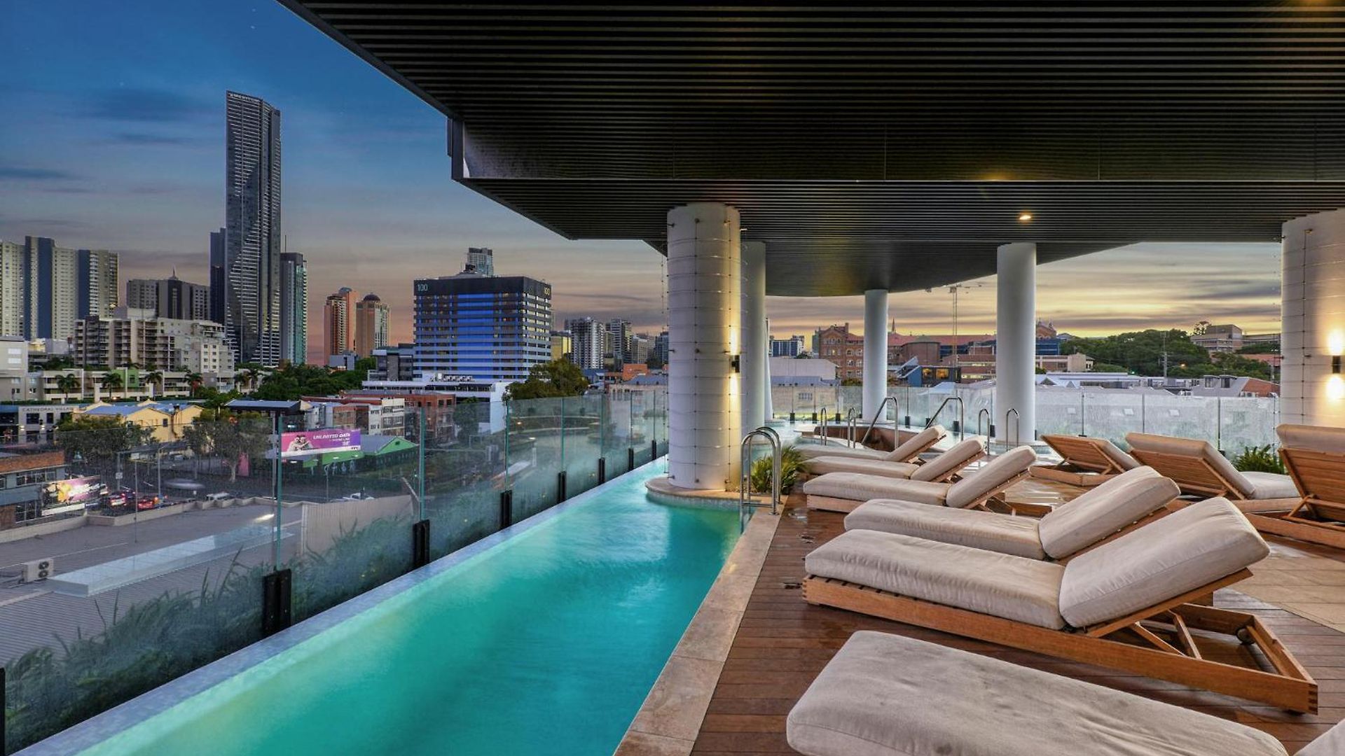 Apartment High-rise 1-bed With Pool, Gym And Parking *
