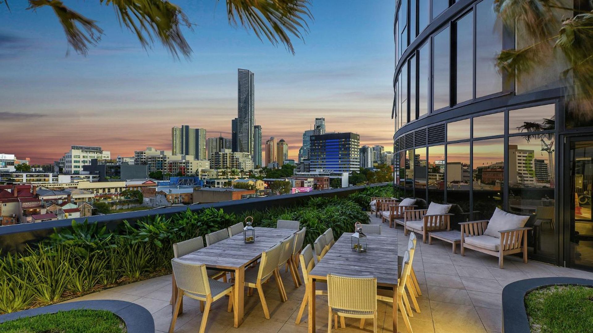High-rise 1-bed With Pool, Gym And Parking