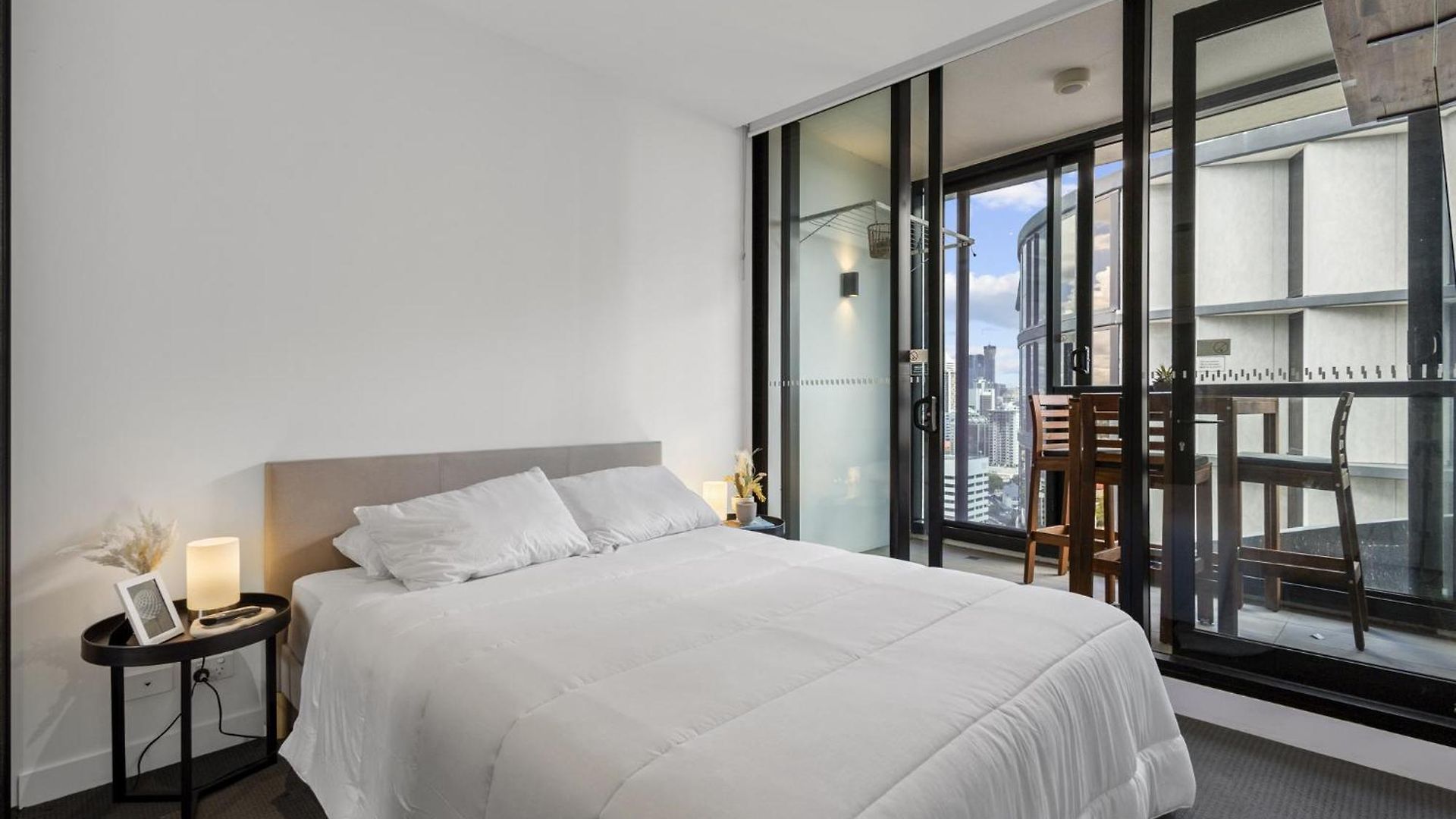 High-rise 1-bed With Pool, Gym And Parking Apartment *