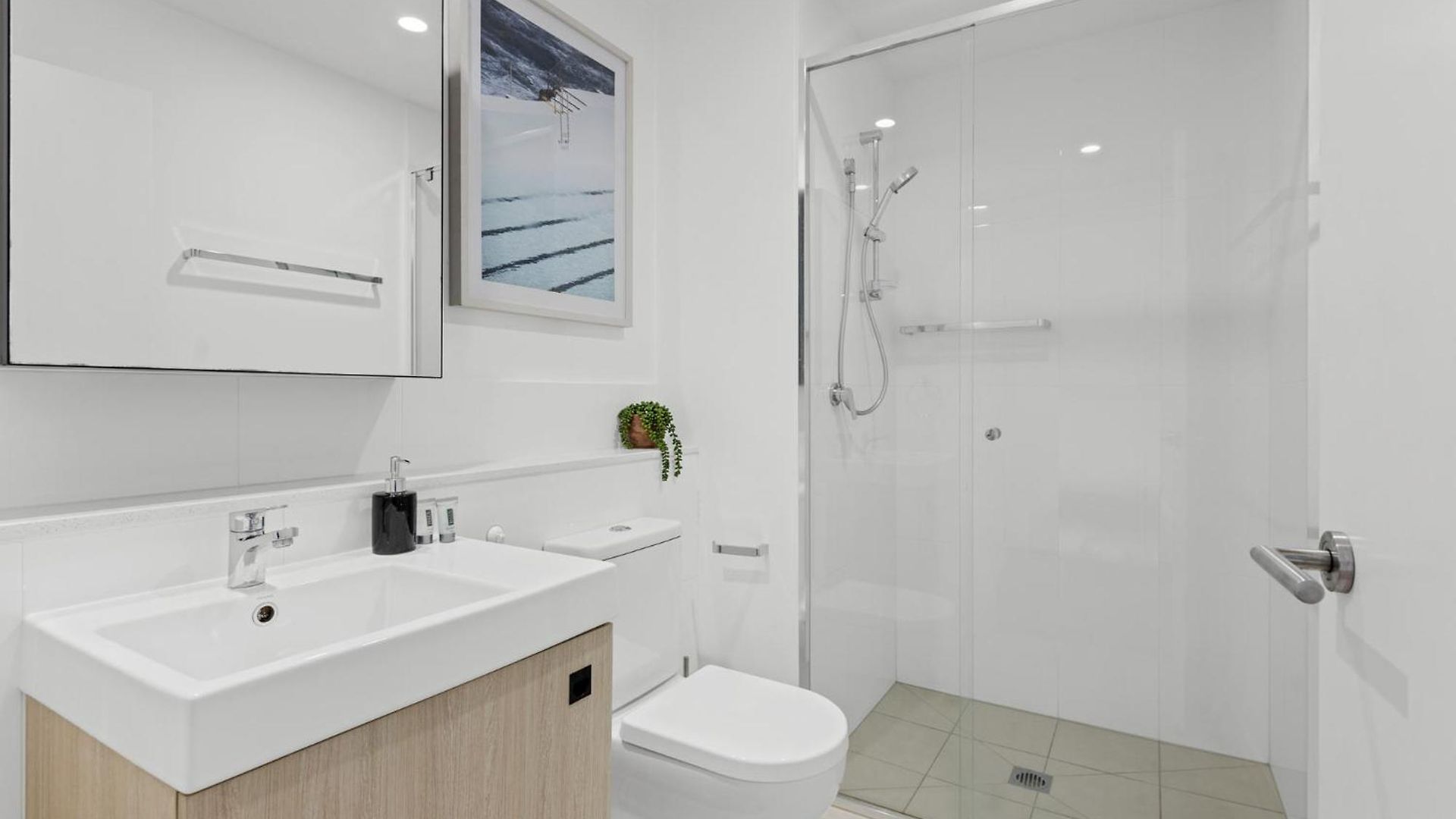 Cityscape 2-bed With Pool, Gym & Secure Parking *