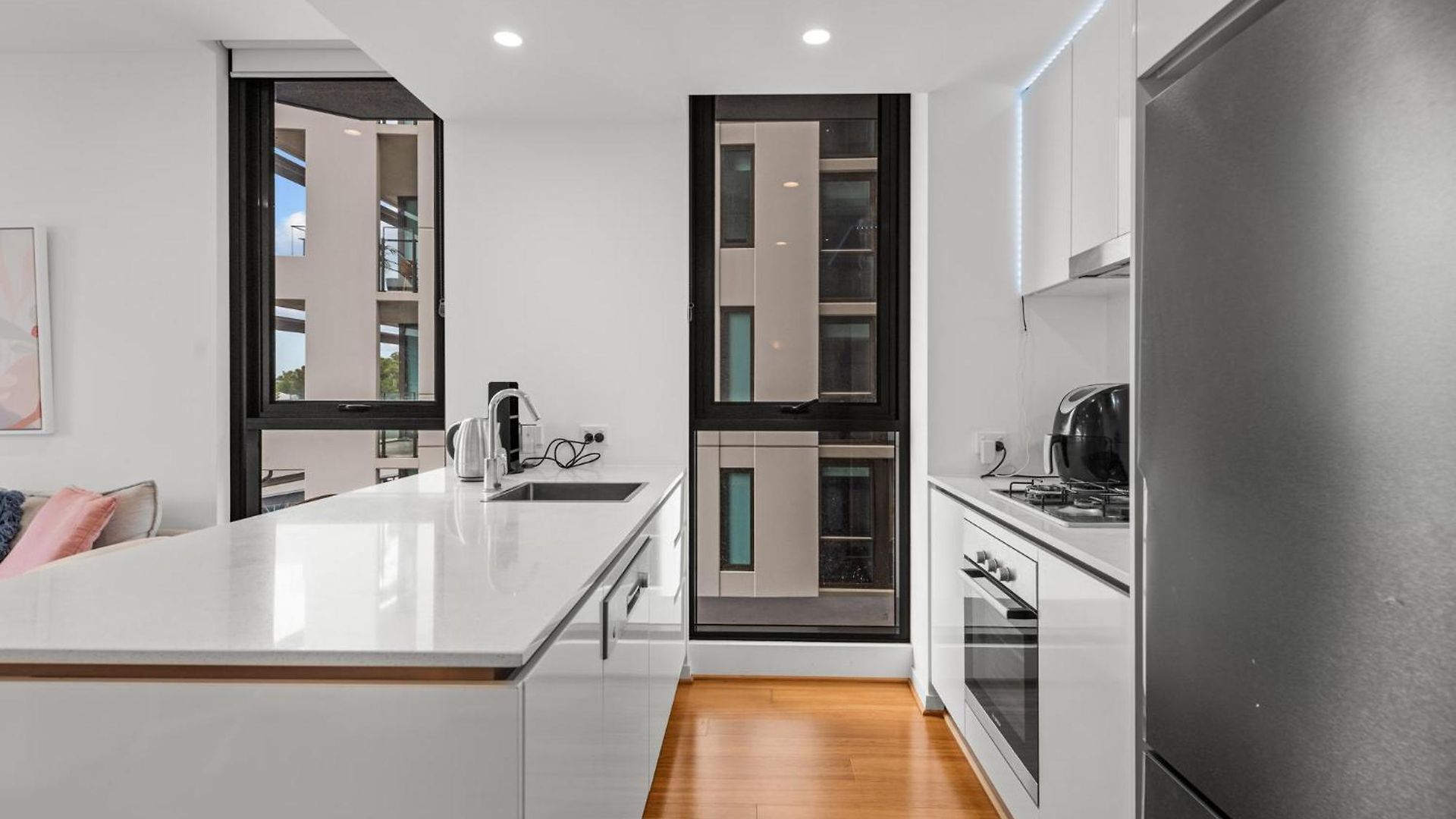 Cityscape 2-bed With Pool, Gym & Secure Parking * Brisbane